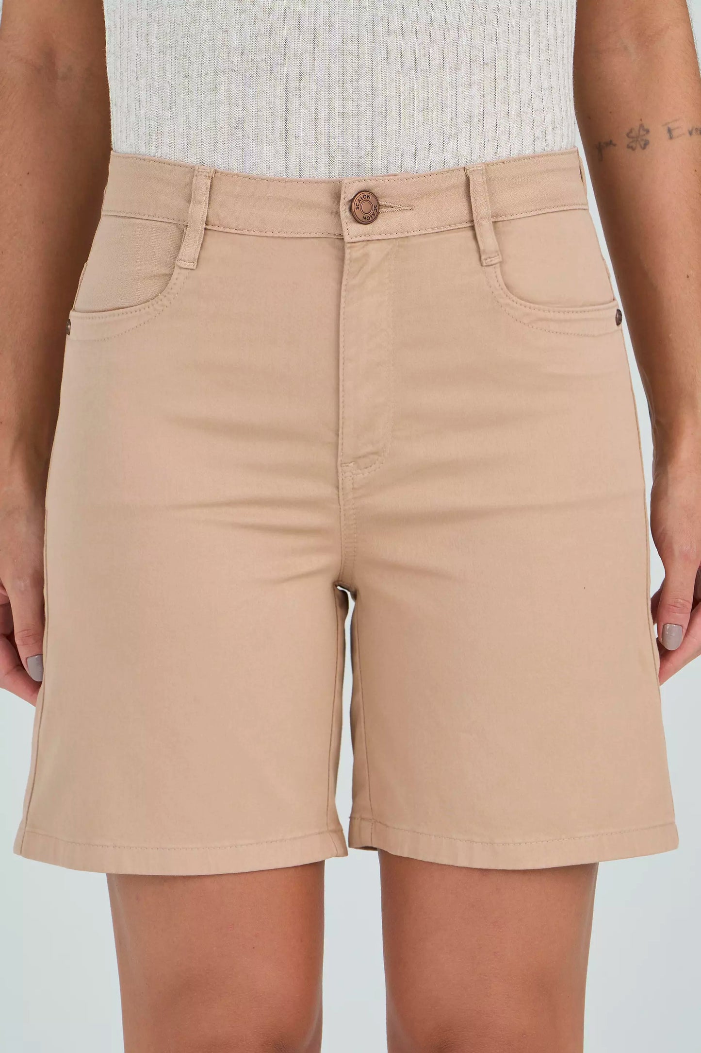 bermuda sarja color midi cintura intermedíaria básica
