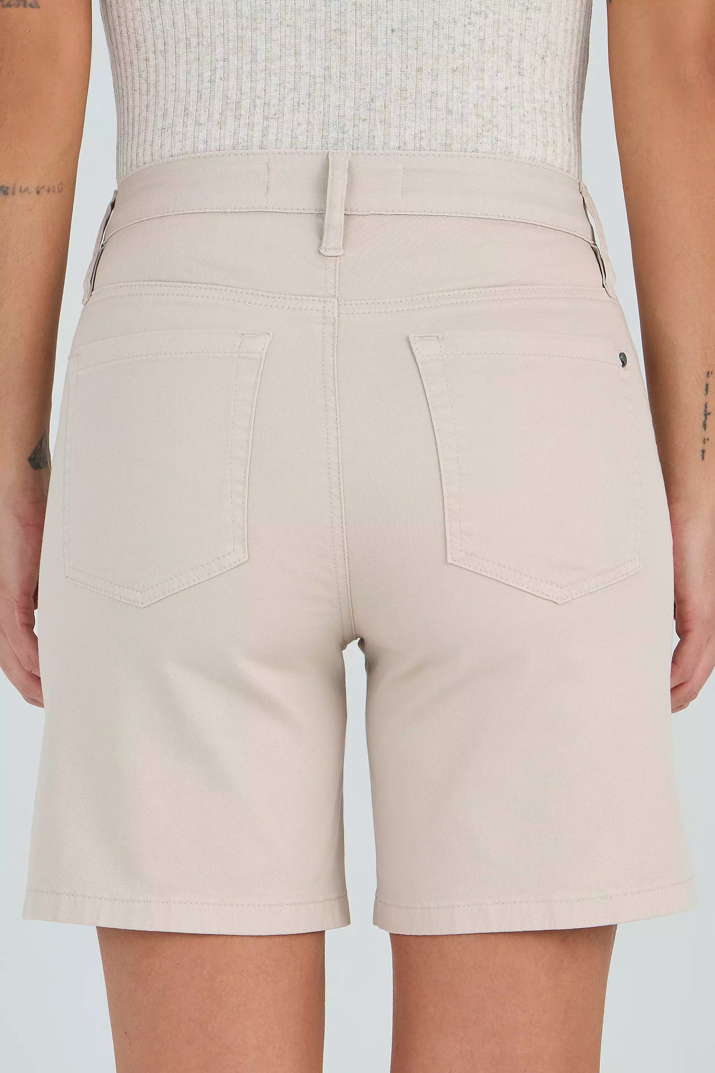 bermuda sarja color midi cintura intermedíaria básica