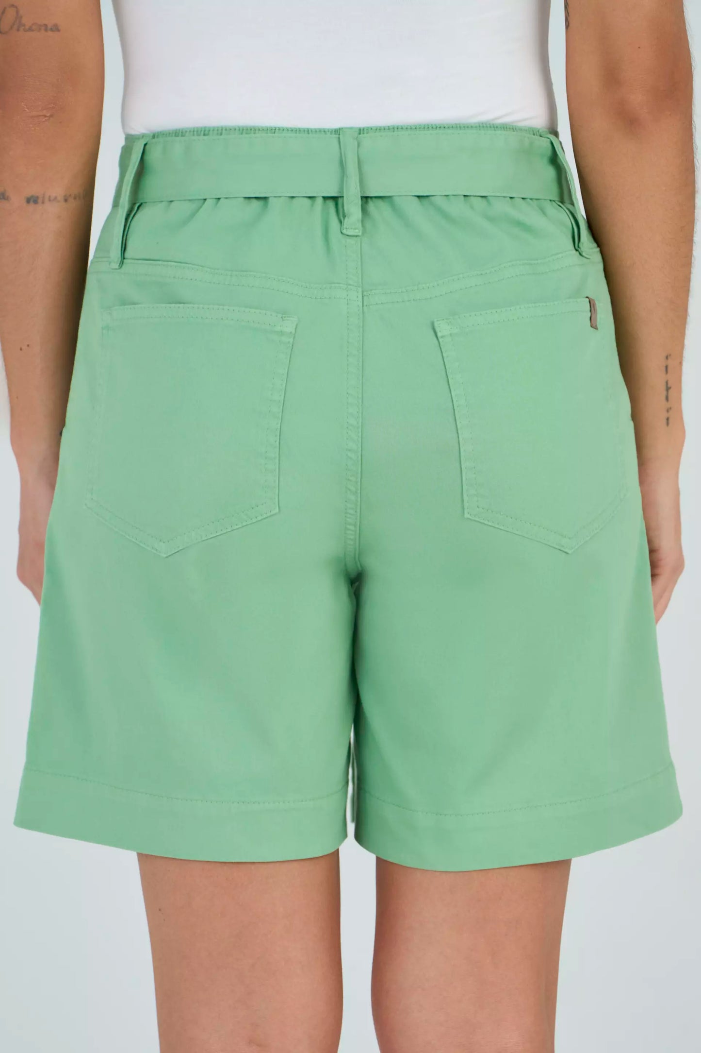 bermuda sarja color midi cintura intermediária com faixa