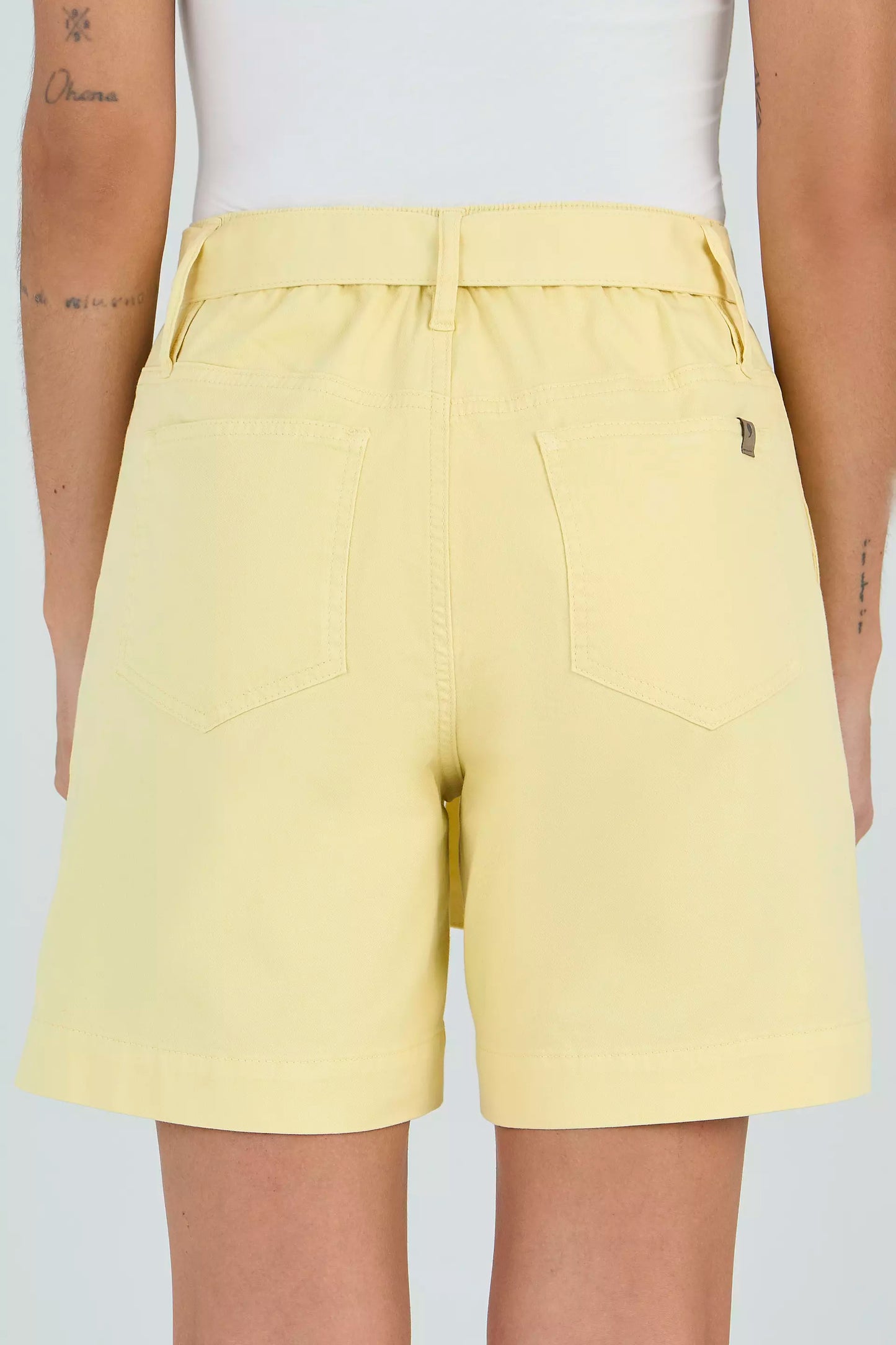 bermuda sarja color midi cintura intermediária com faixa