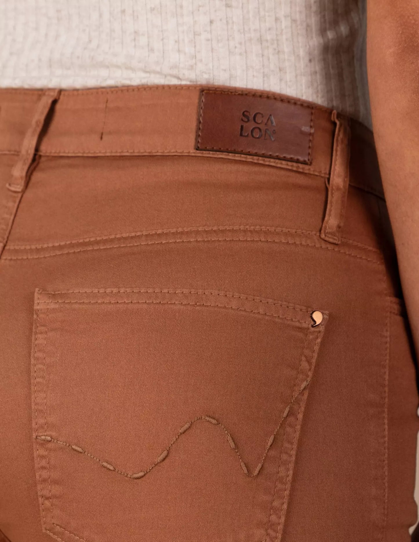 bermuda sarja color longa cintura intermediária com bordado