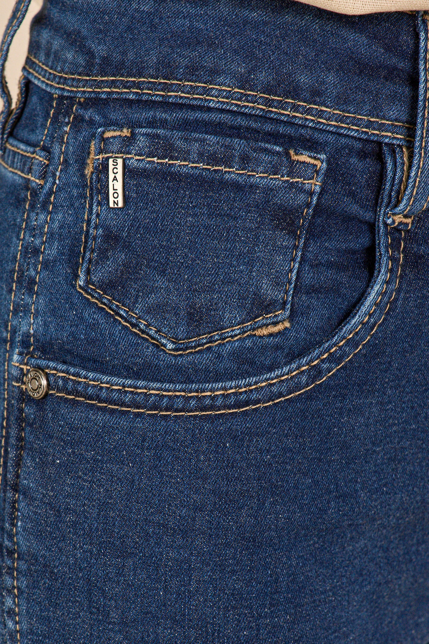 calça jeans corsário cintura intemediária com abertura