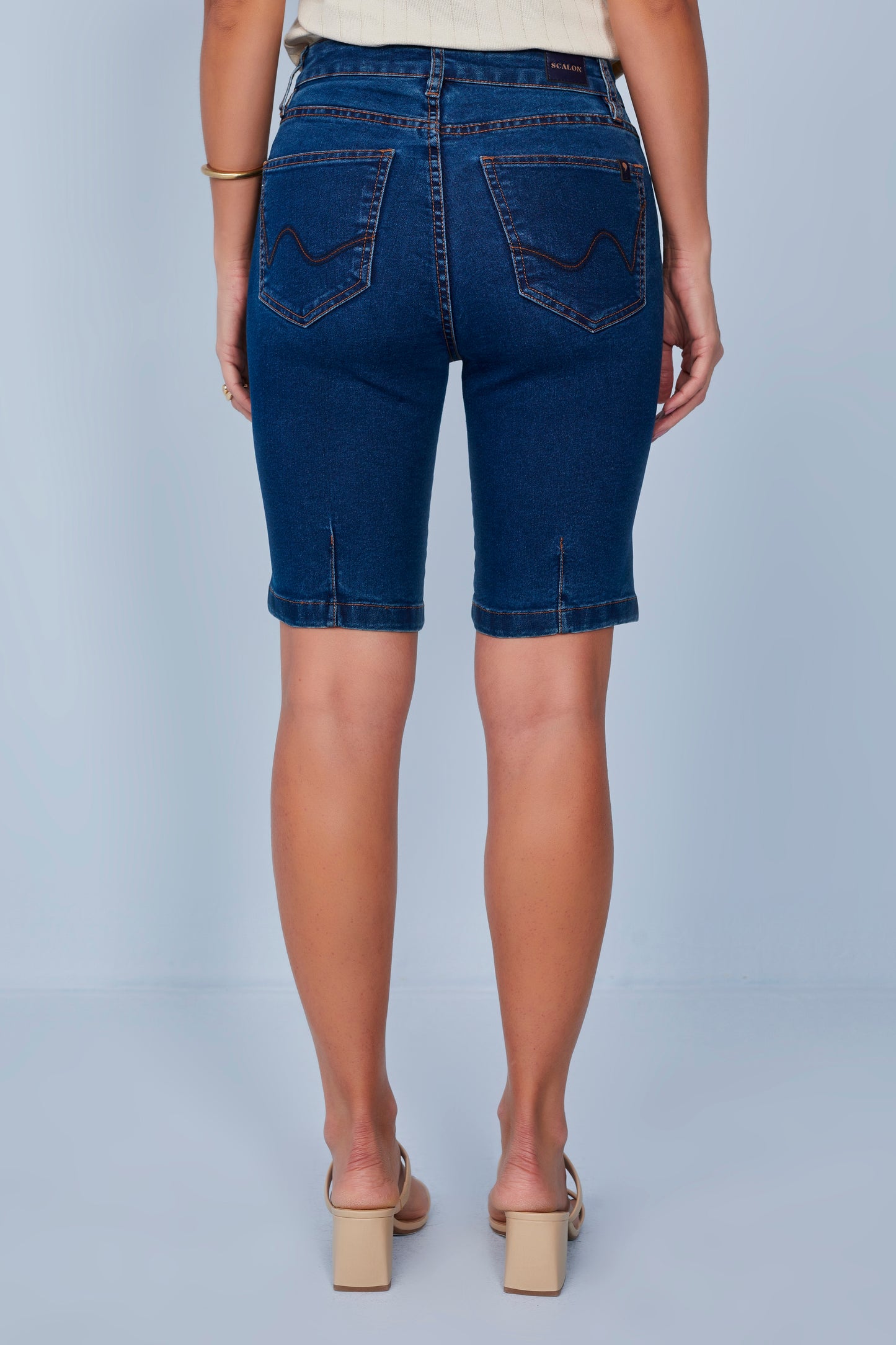 bermuda jeans ciclista cintura intermediária com pence barra