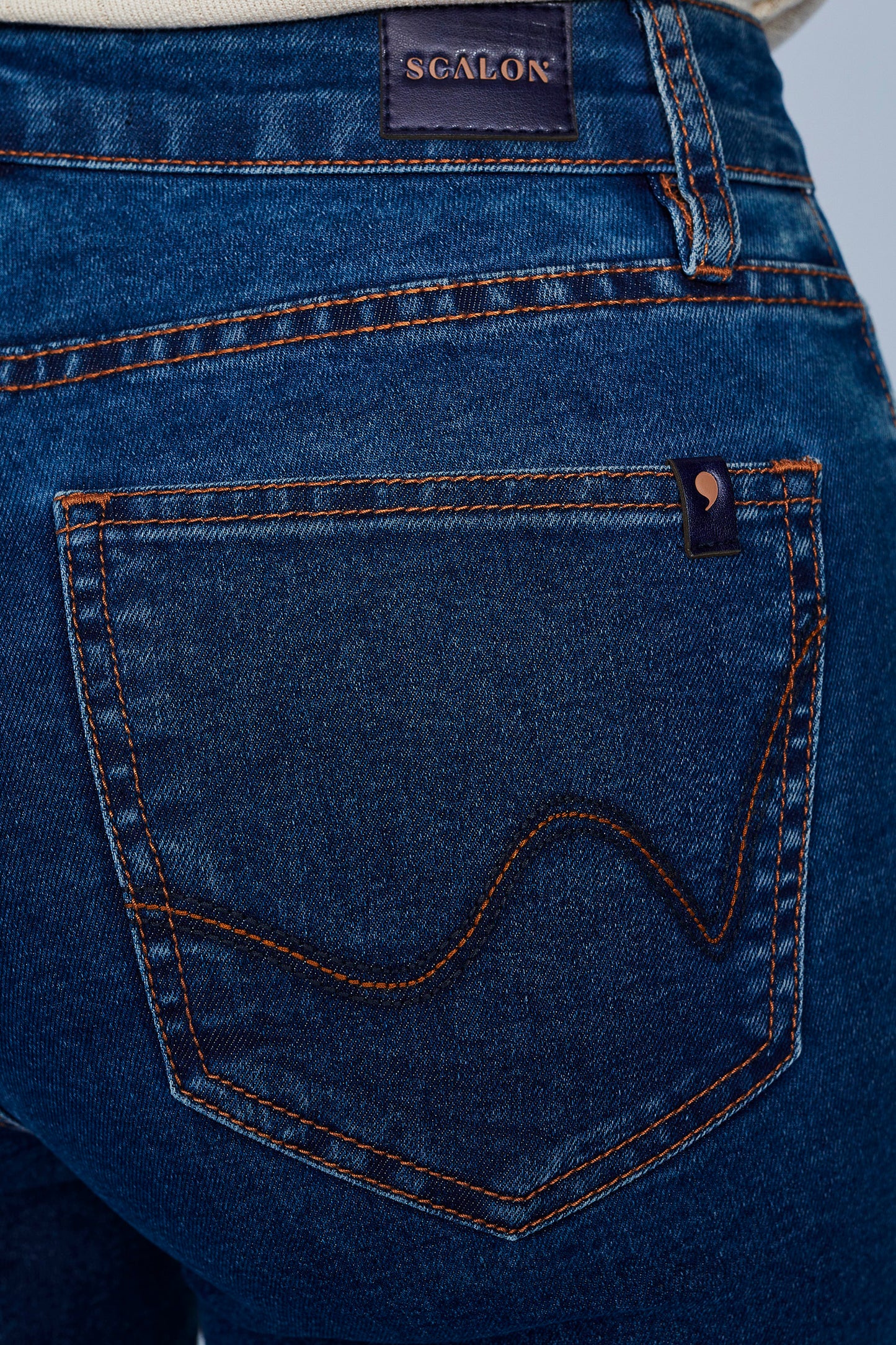 bermuda jeans ciclista cintura intermediária com pence barra