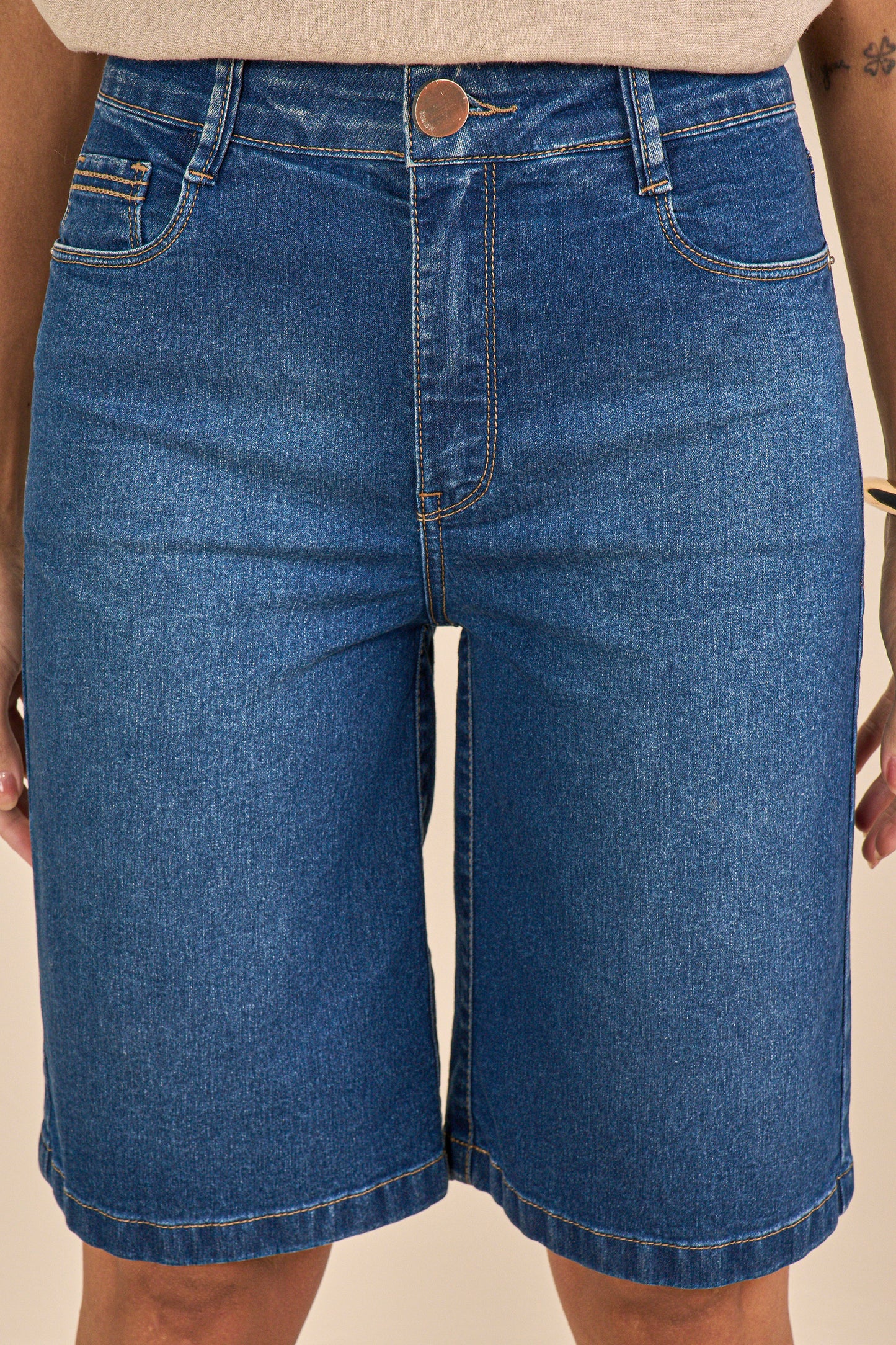 bermuda jeans jorts cintura intermediária com ponto corrente