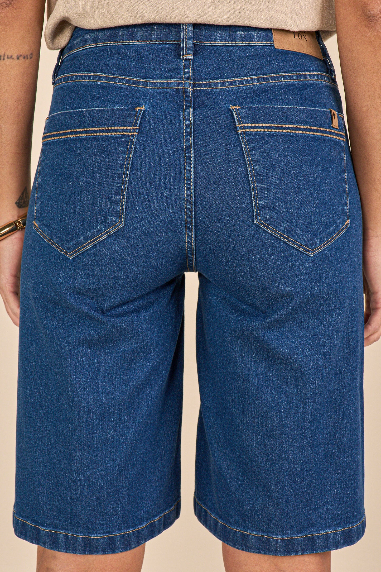 bermuda jeans jorts cintura intermediária com ponto corrente