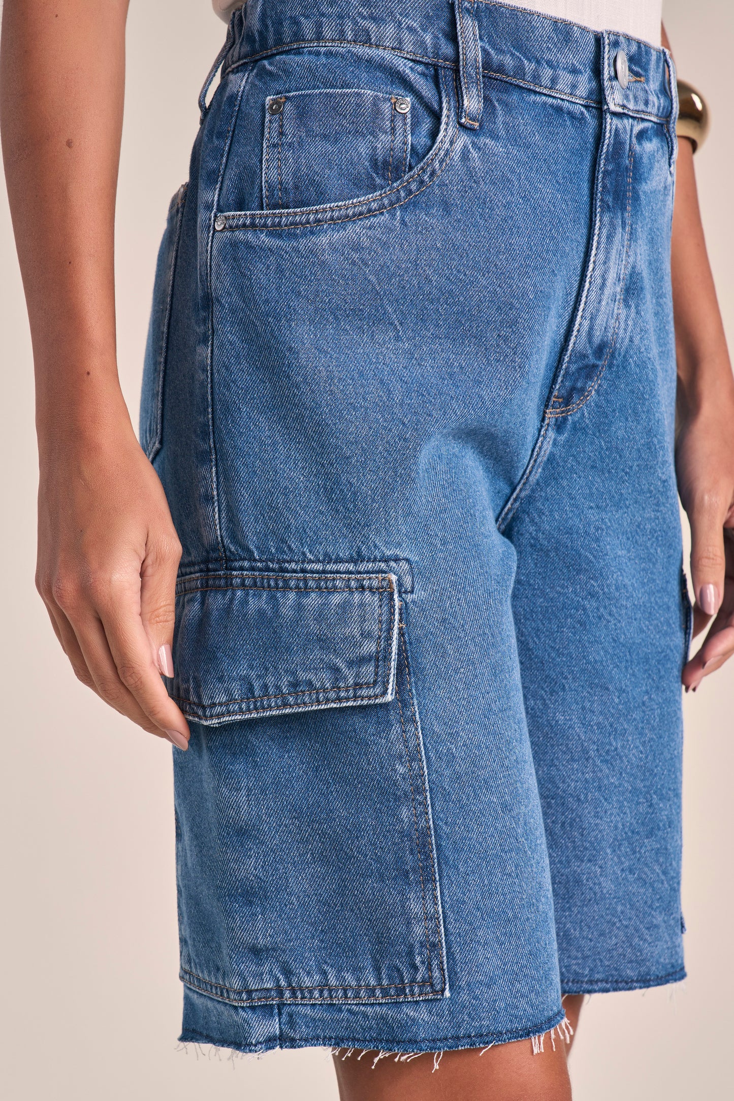 Bermuda Jeans Jorts Cintura Intermediária com Bolsos Cargo