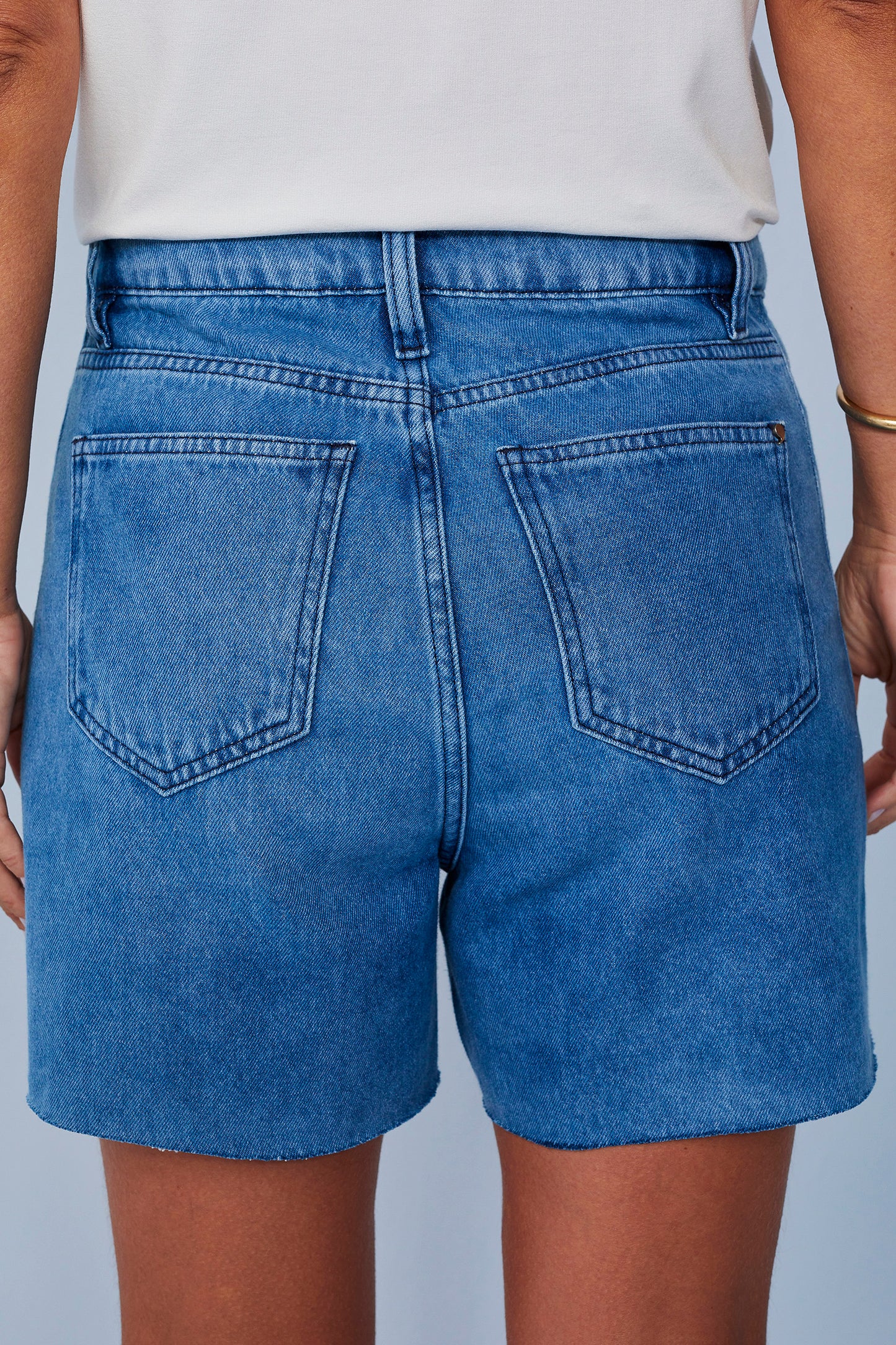 bermuda jeans boyfriend cintura intermediária com cristais lateral