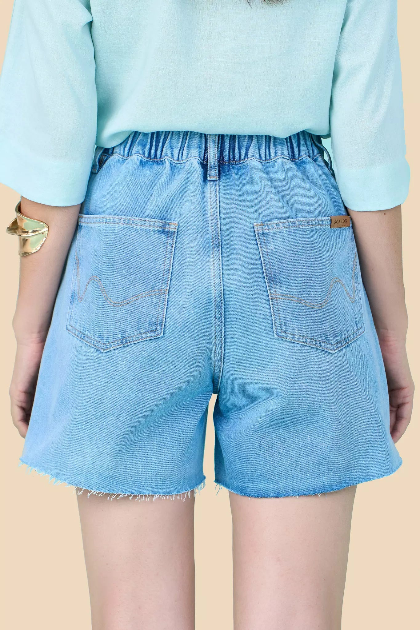 bermuda jeans boyfriend cintura intermedíaria com recorte