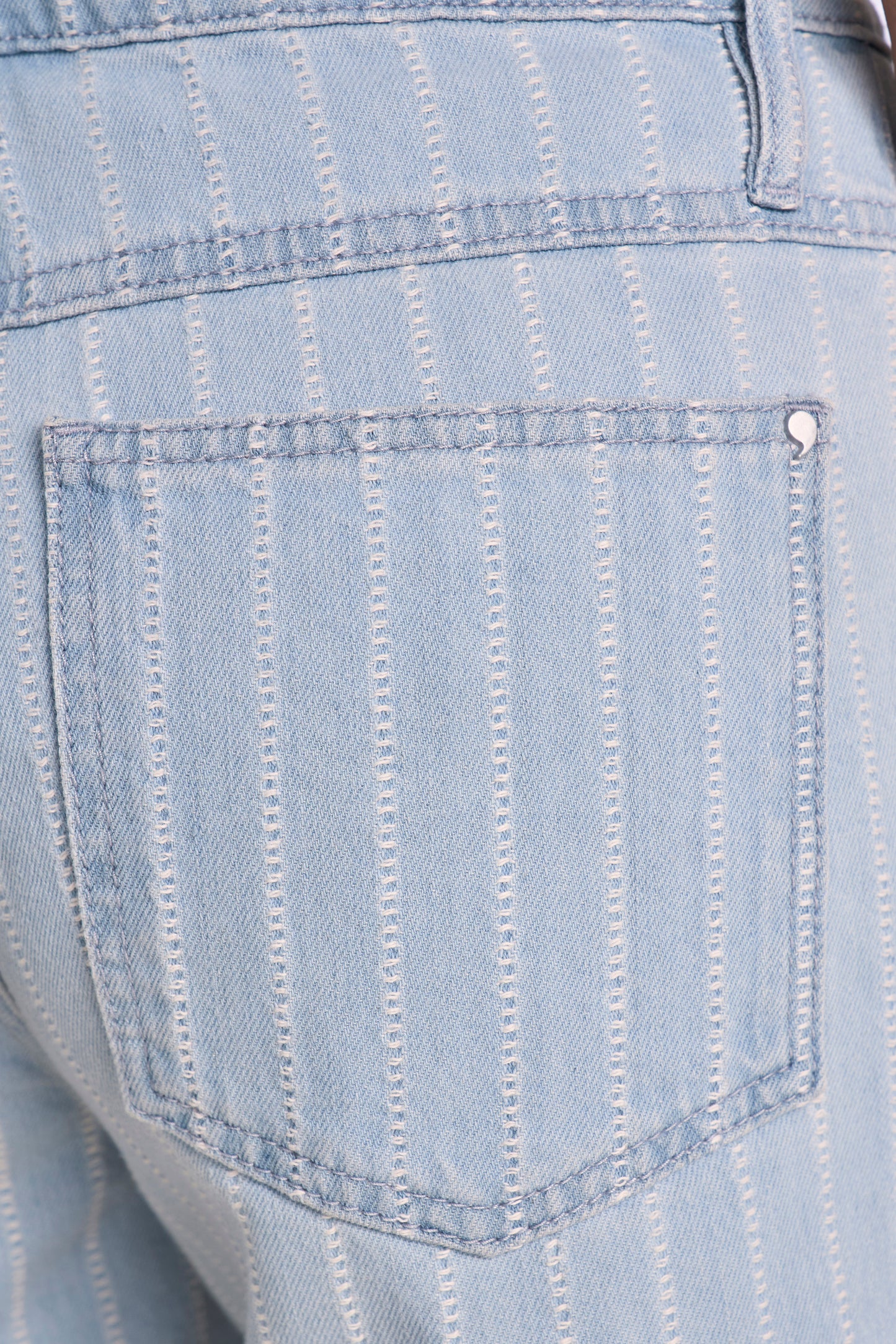 Bermuda Jeans Boyfriend Cintura Intermediária Listrada