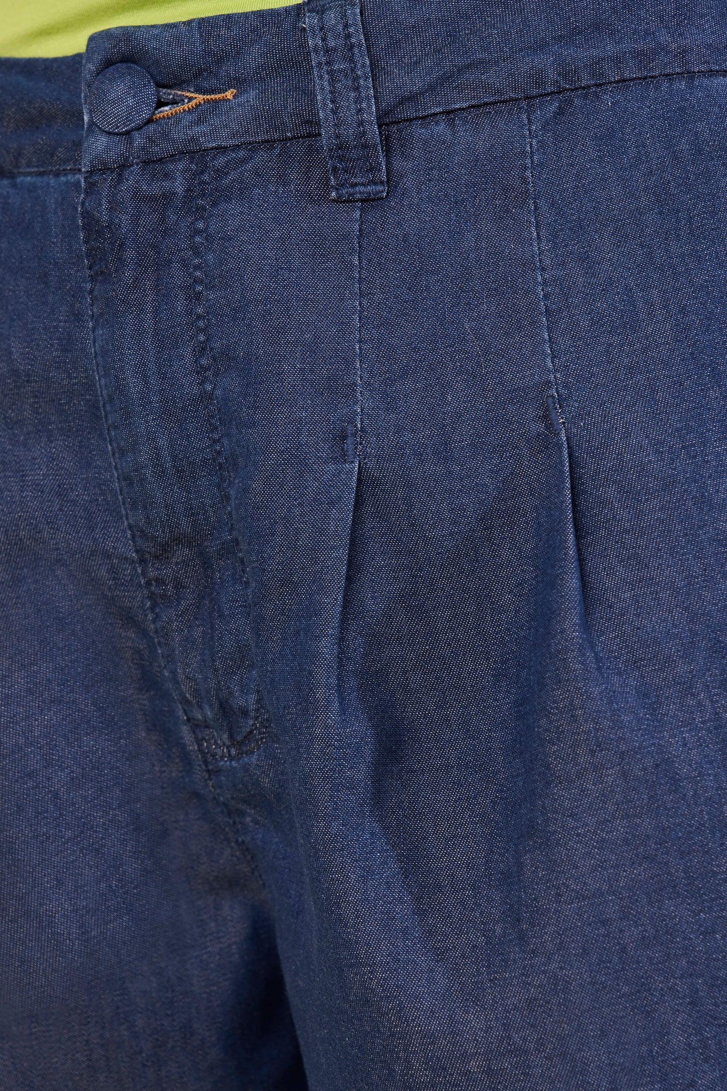 shorts jeans amplo cintura intermediária alfaiataria com pregas