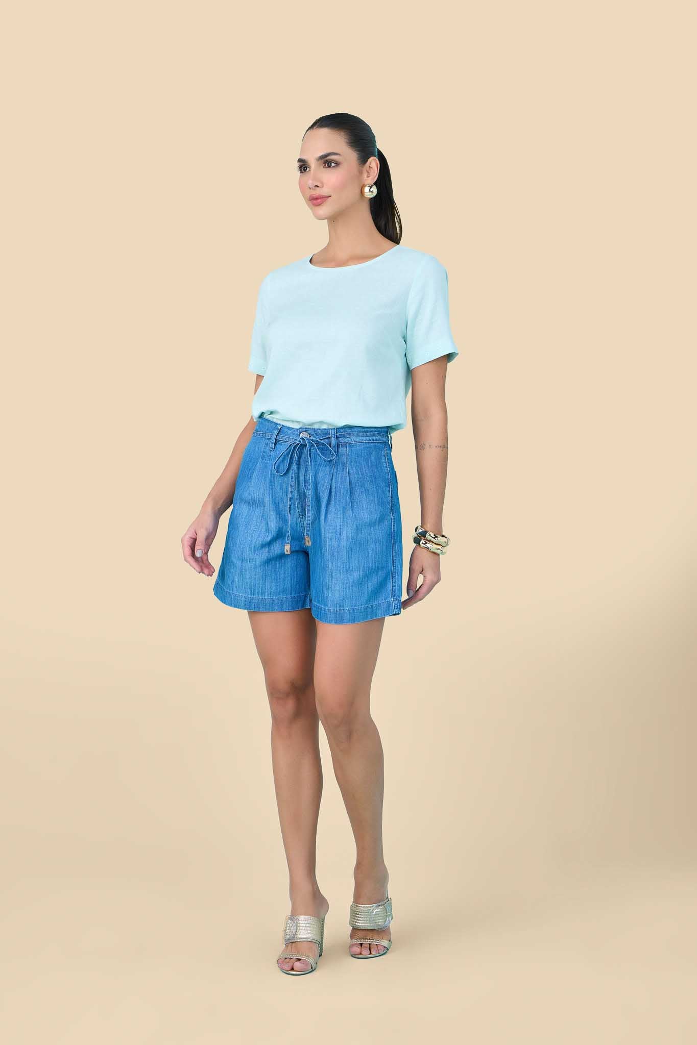 shorts jeans amplo cintura intermediária com cinto