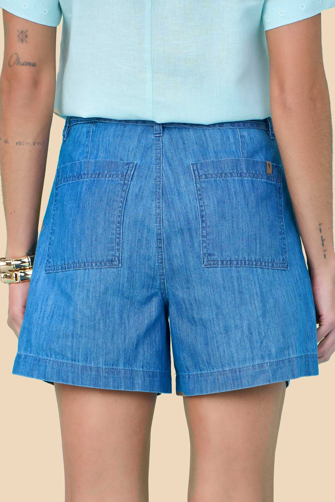 shorts jeans amplo cintura intermediária com cinto