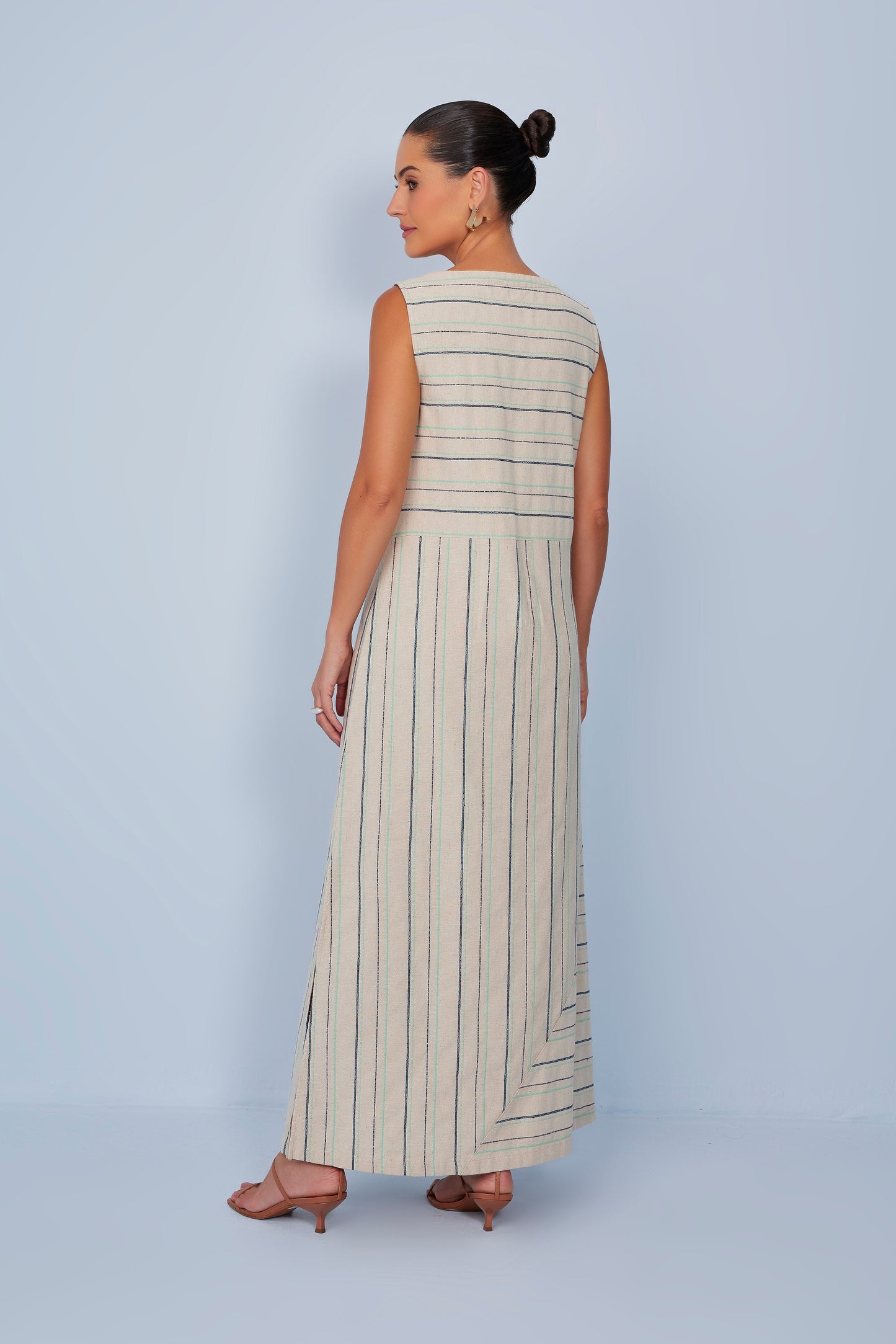 vestido algodão longuete listrado com recortes