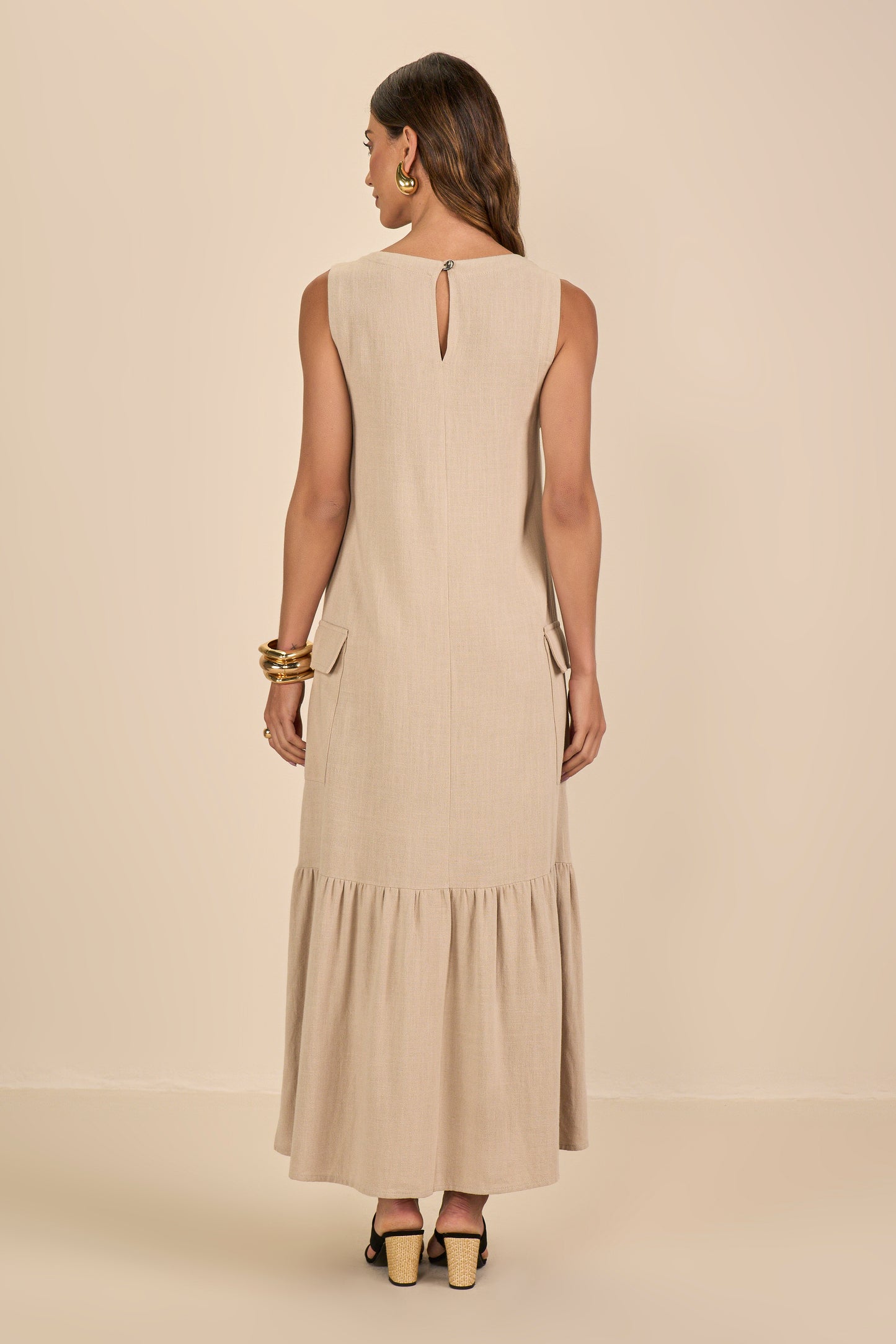 vestido viscose longuete com bolsos sobrepostos