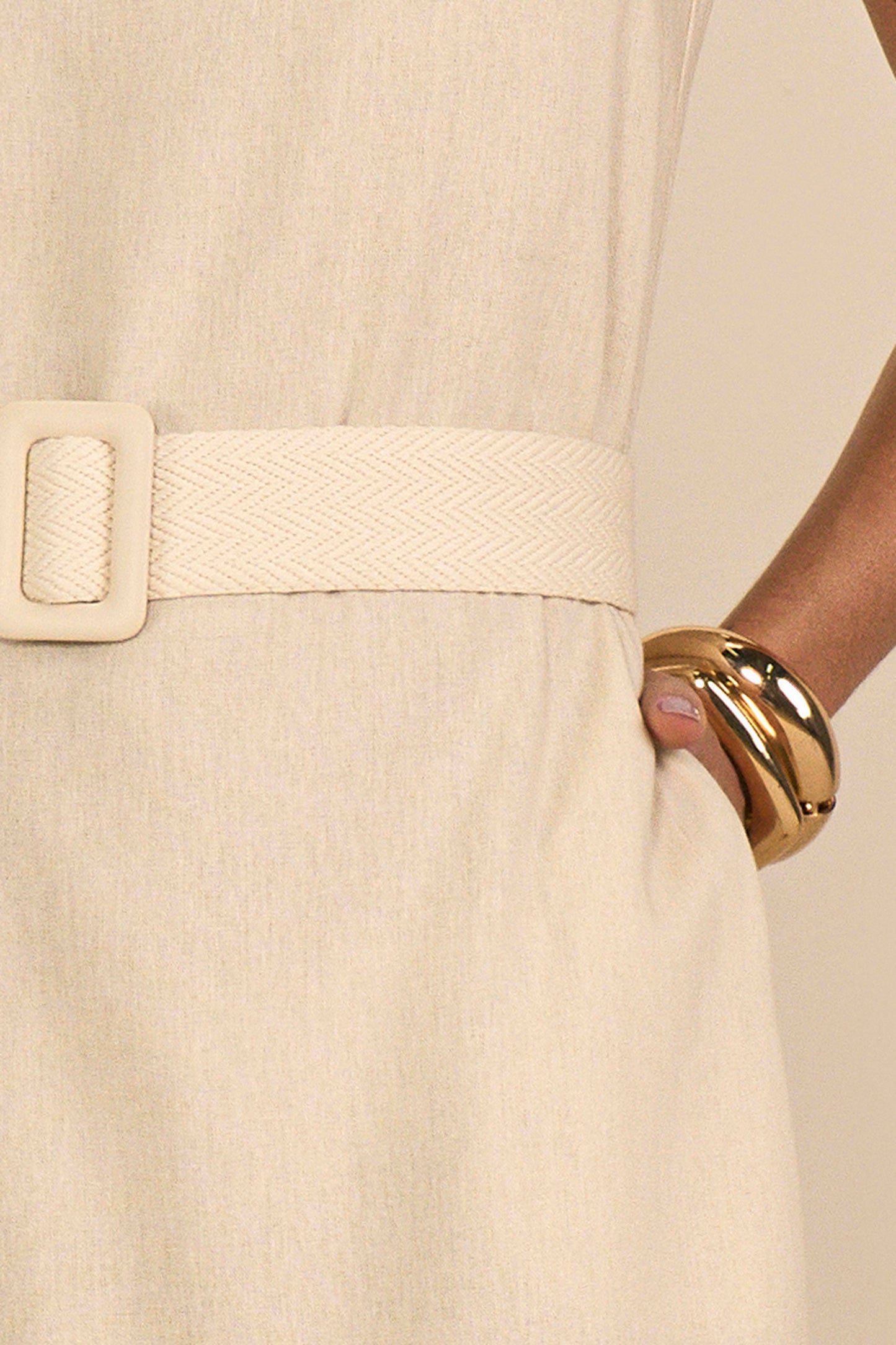 vestido viscose longuete com aberturas laterais e cinto