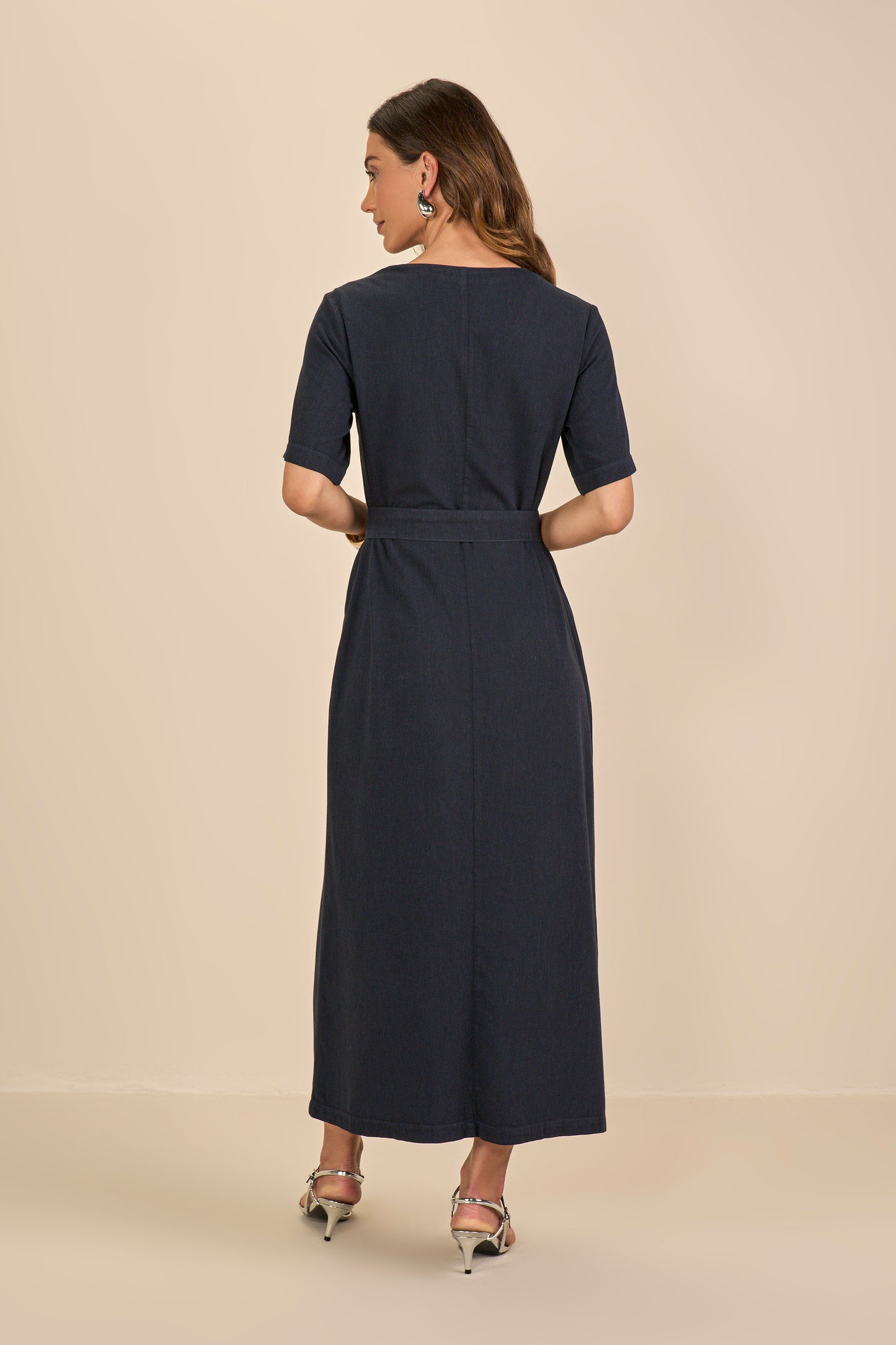 vestido sarja longuete manga curta com faixa