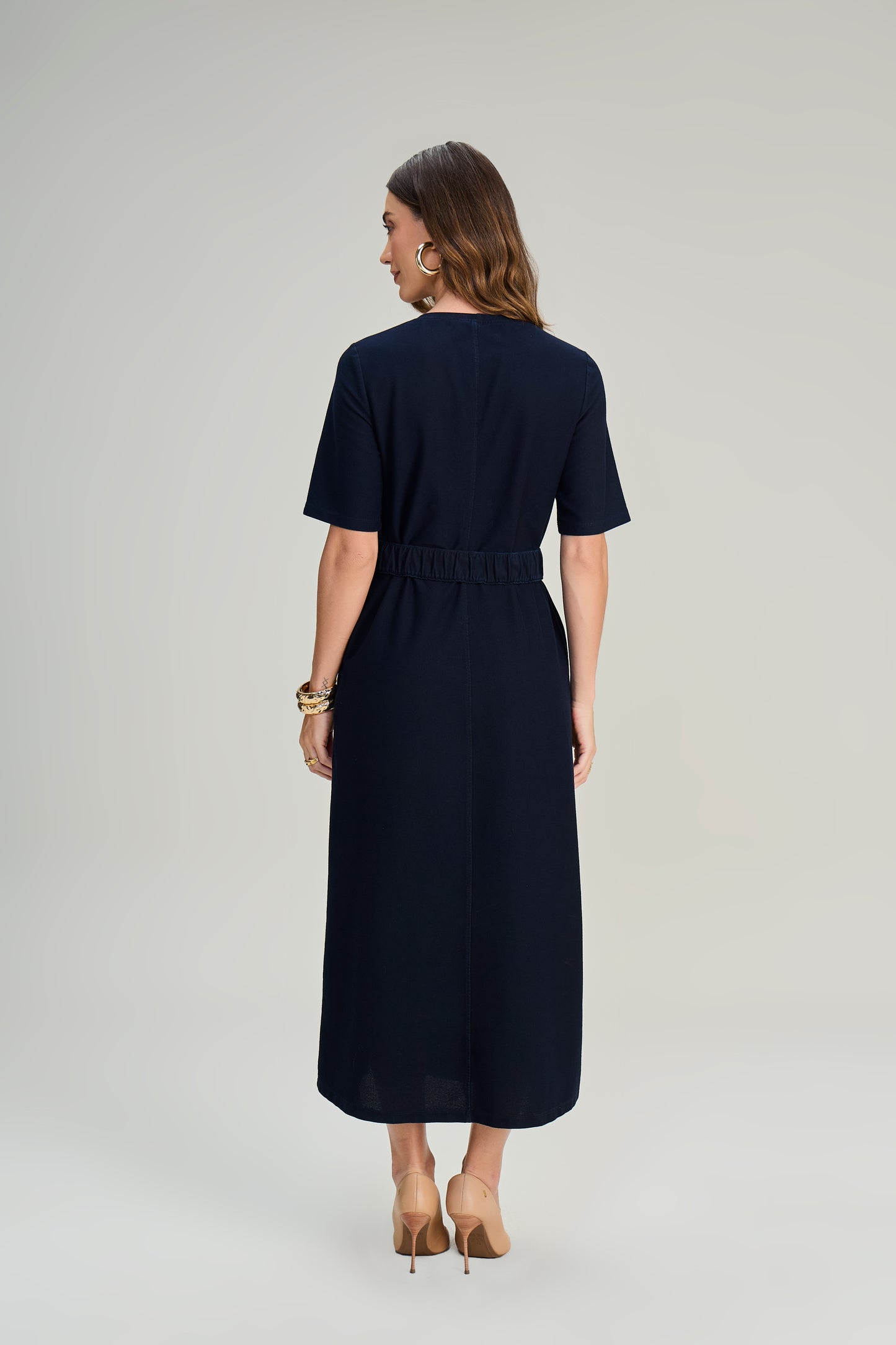 vestido malha denim longuete com cinto de elástico