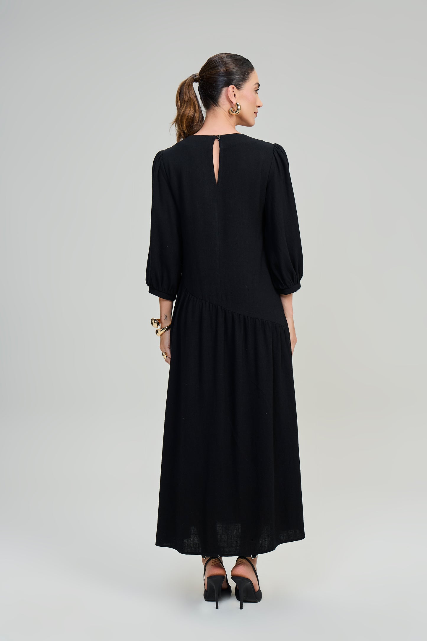 vestido viscose longuete manga 3/4 com recorte franzido