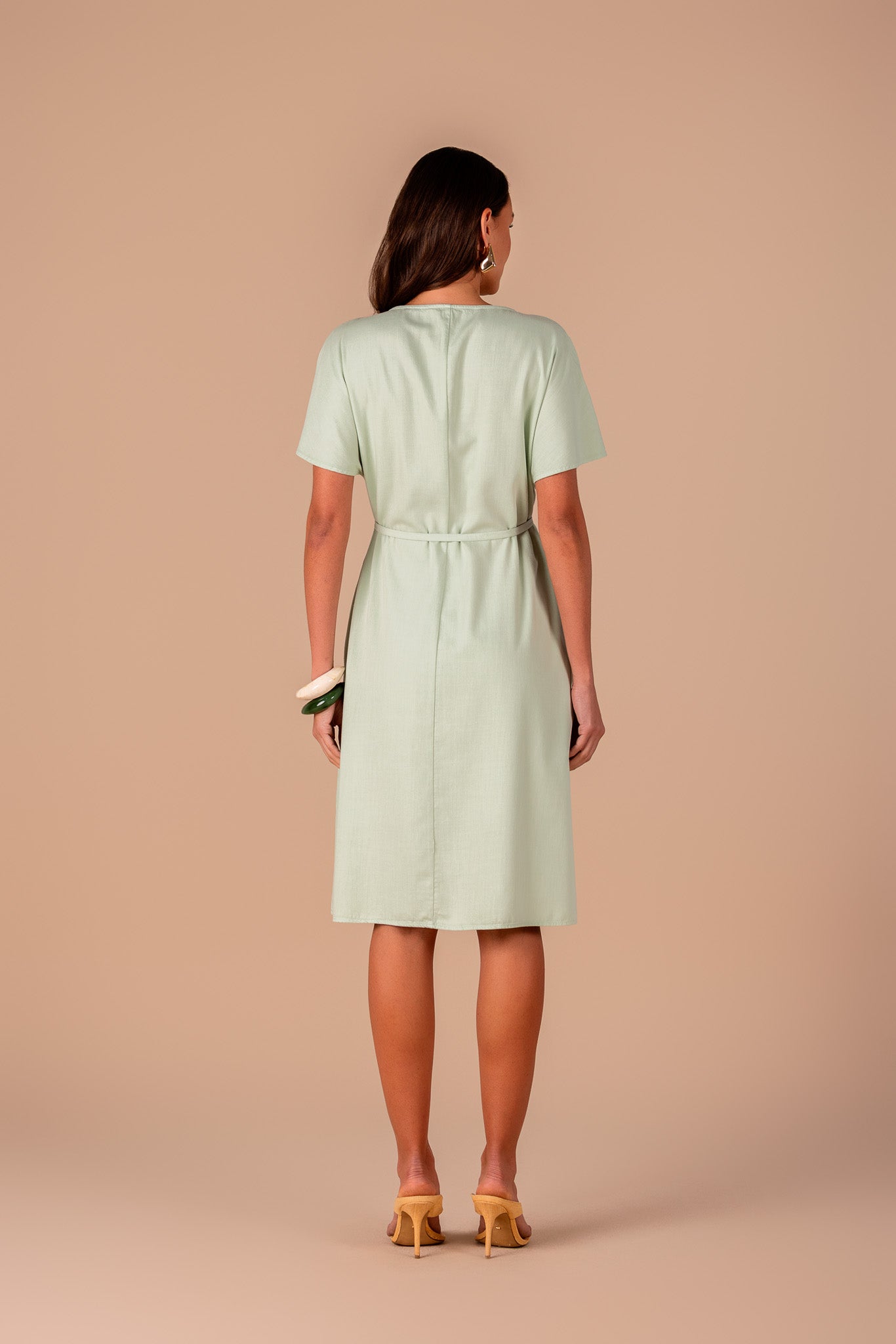 vestido sarja curto com manga ampla e cinto