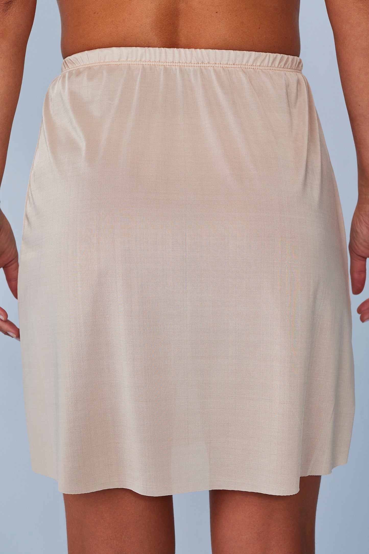 vestido viscose midi com bolsos sobrepostos