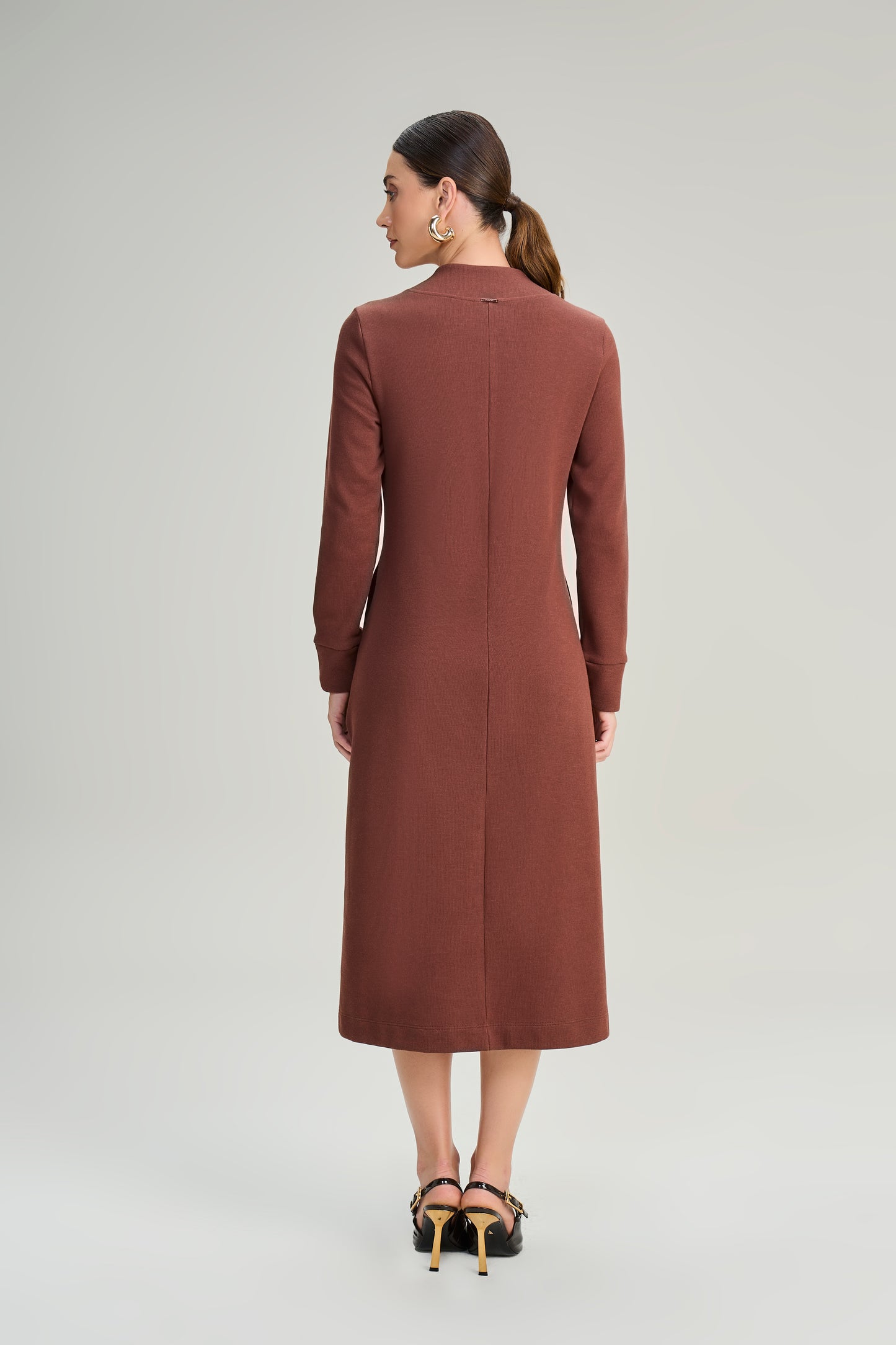 vestido moletom midi manga longa com gola recortada
