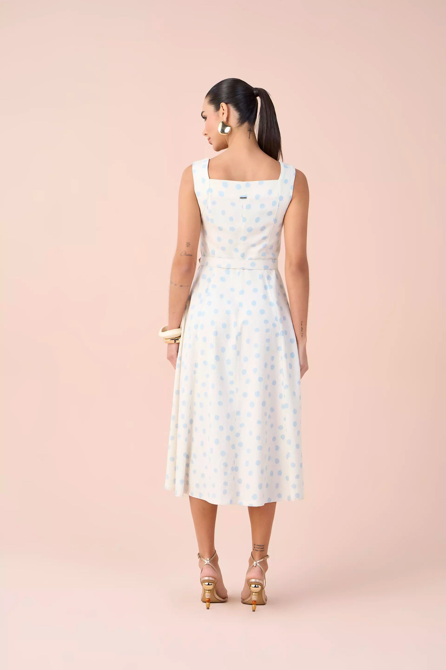 vestido viscose midi alça larga com recortes e cinto