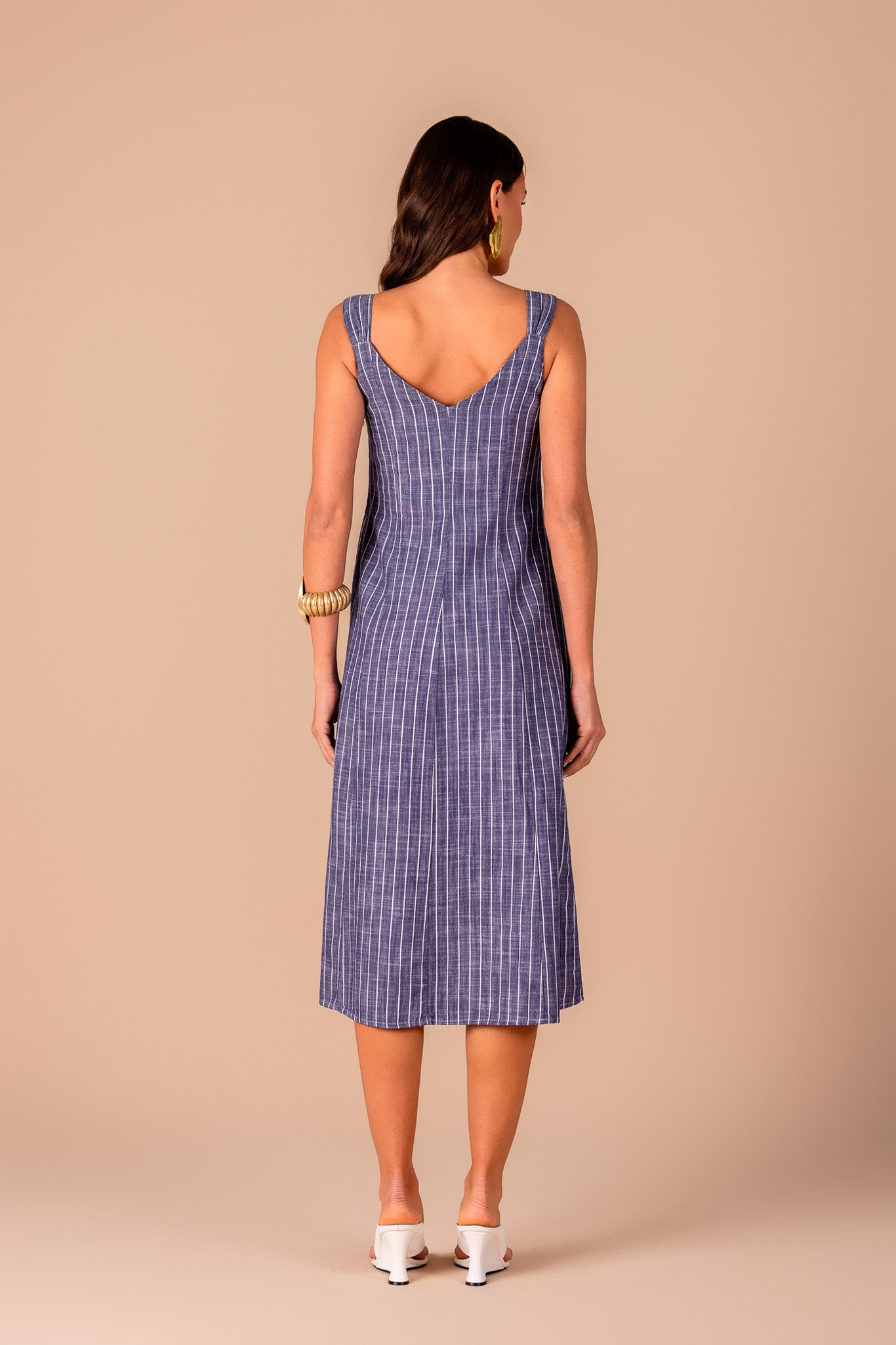 vestido algodão midi listrado com recortes