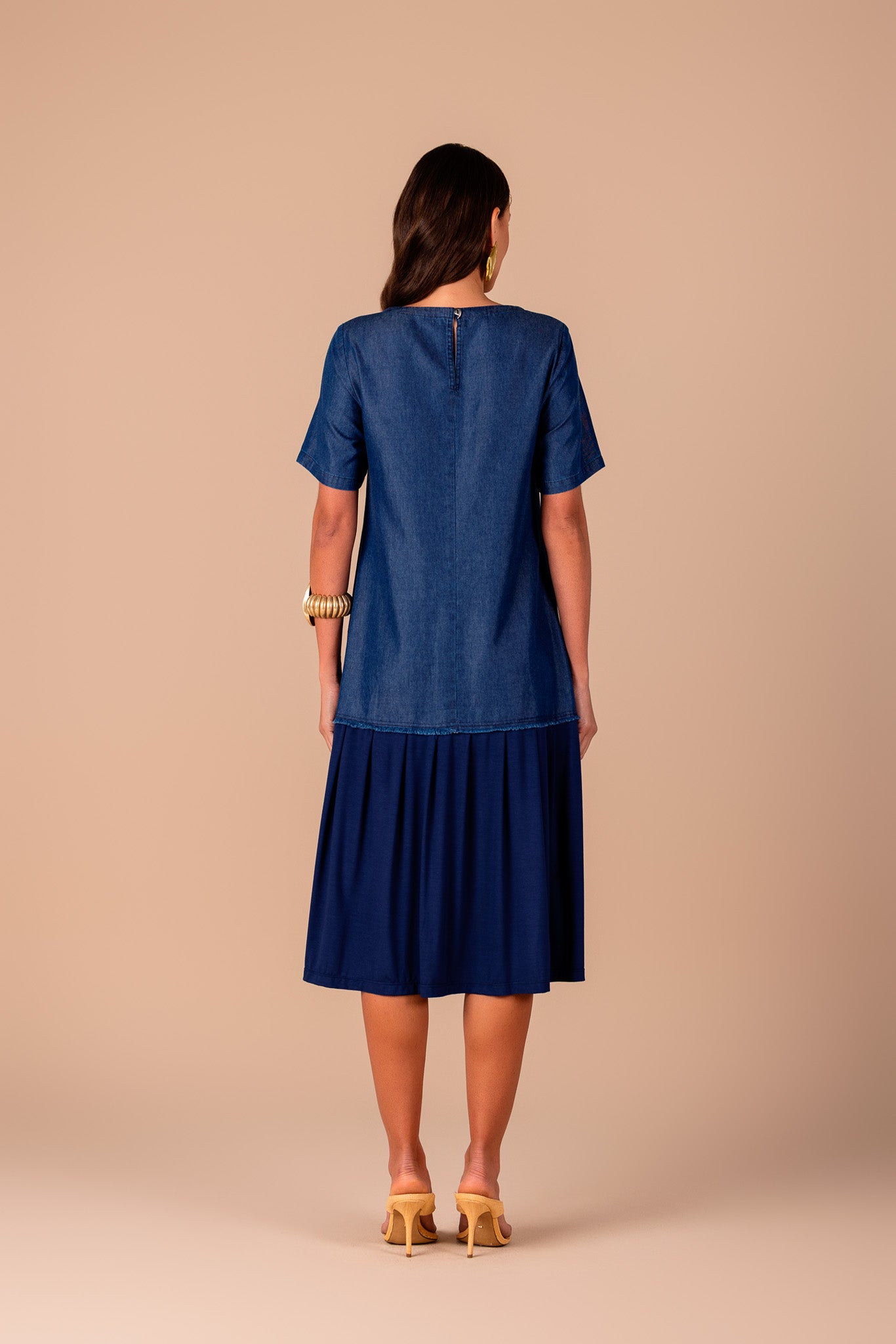 vestido jeans midi com mix de tecidos