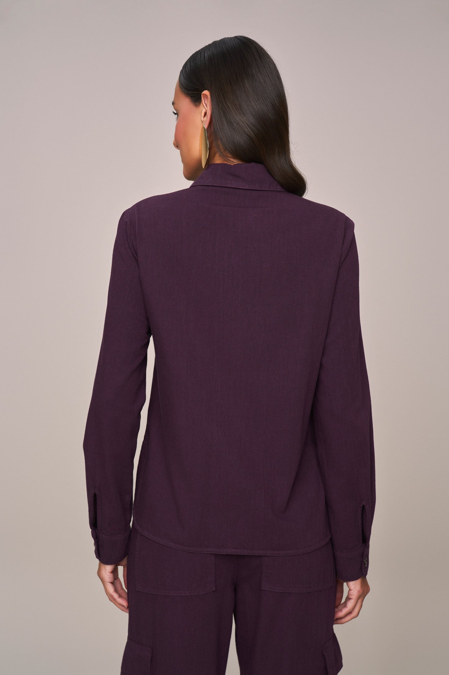 camisa sarja manga longa com bolsos sobrepostos