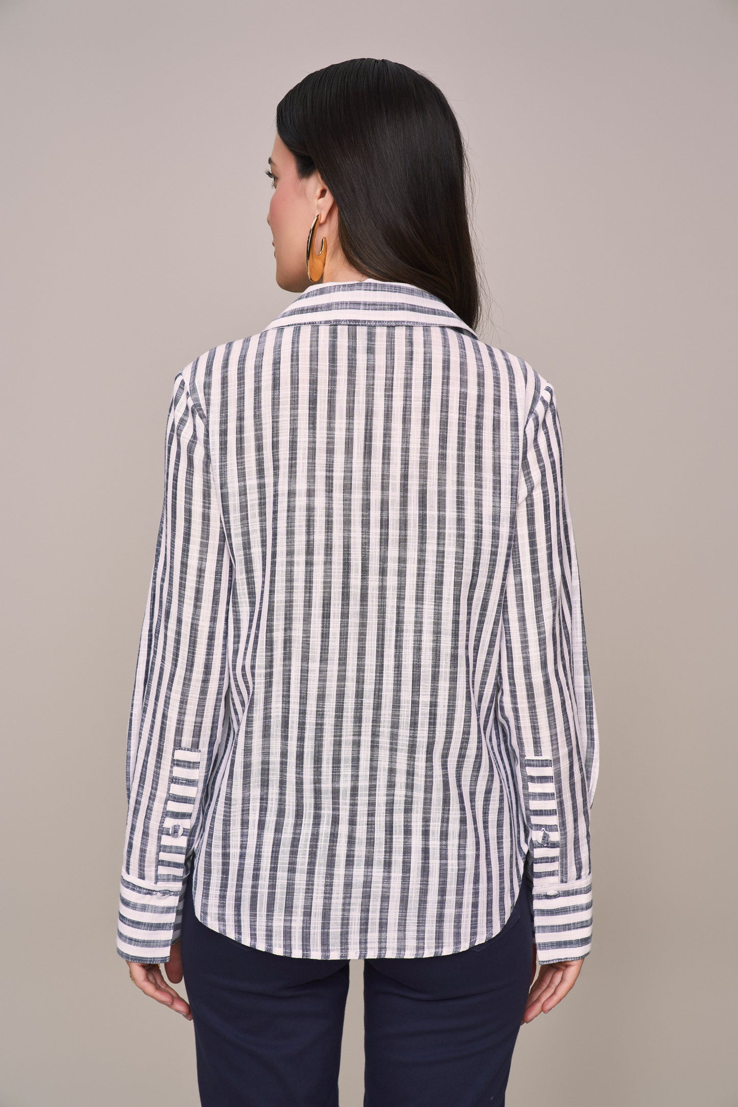 camisa algodão manga longa listrada com botões encapados