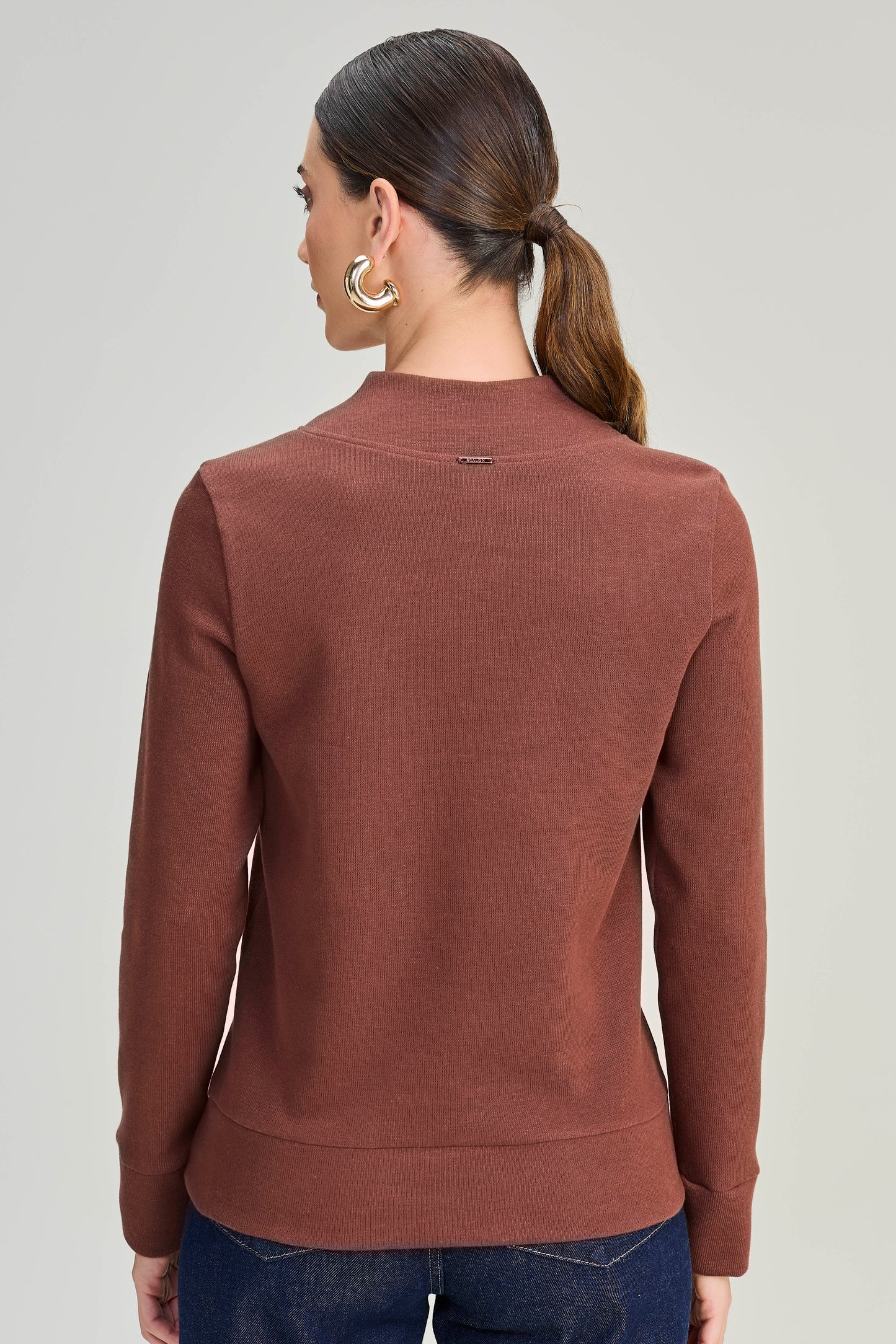 blusa moletom manga longa com gola recortada