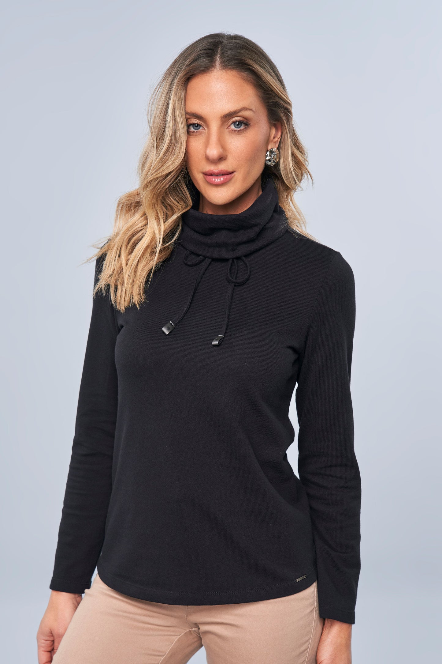 blusa malha tricot manga longa com gola rolê