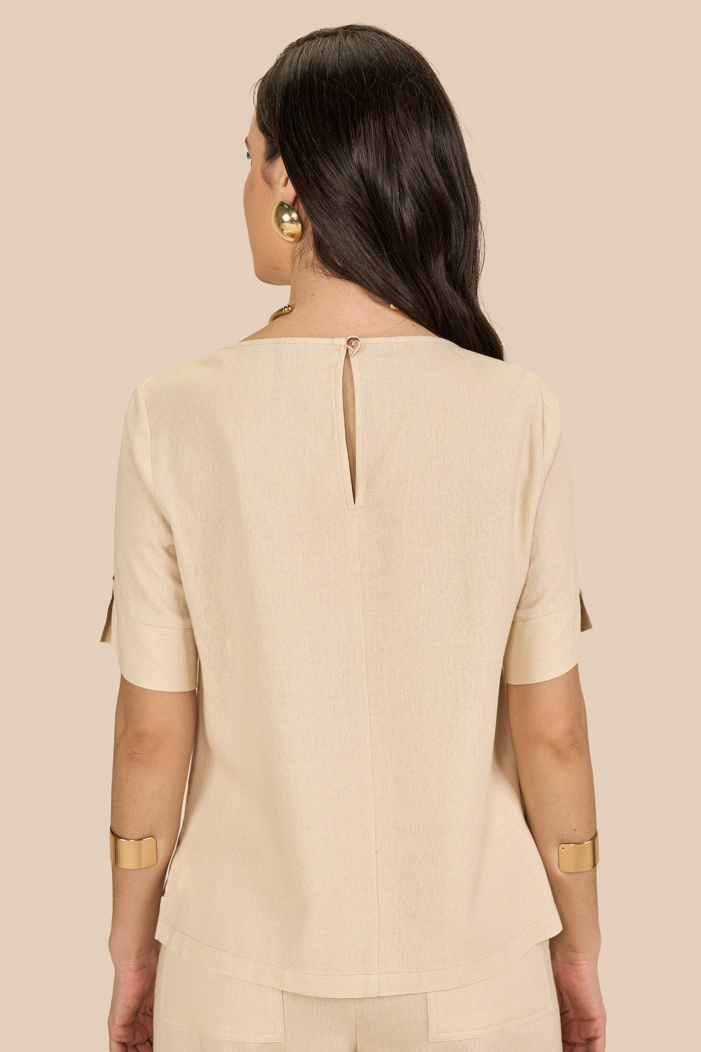 blusa viscose manga curta com detalhe mangas
