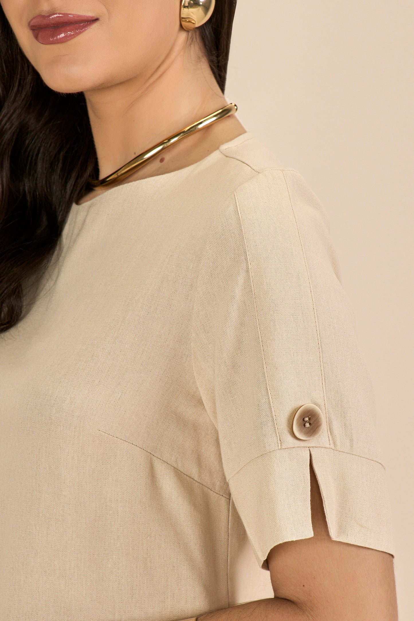 blusa viscose manga curta com detalhe mangas