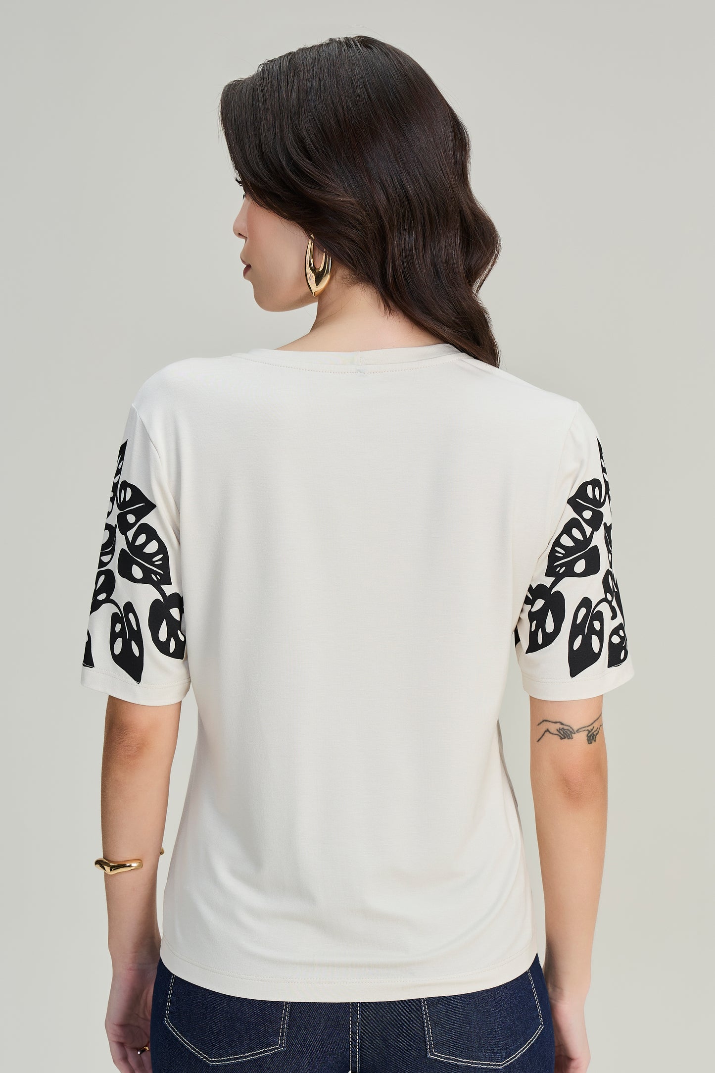 t-shirt malha manga curta estampada folhas