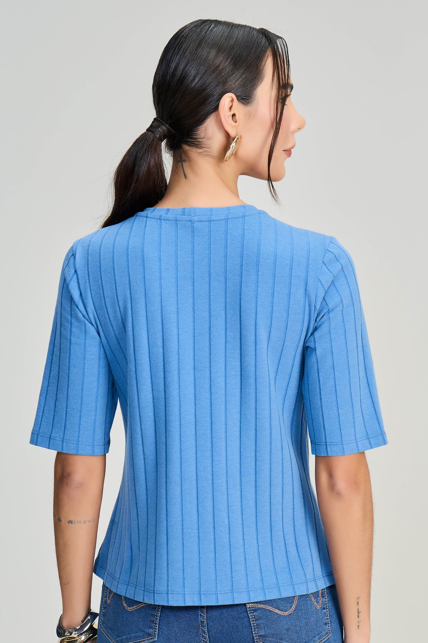 blusa malha canelada manga curta