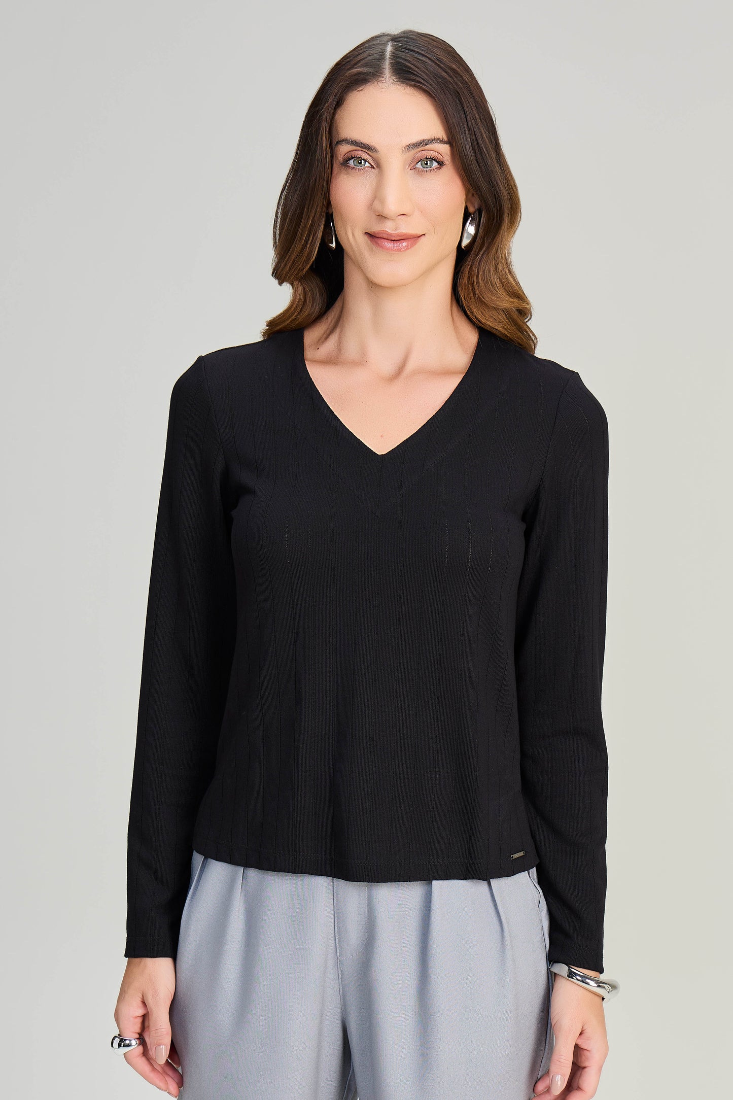 blusa malha canelada manga longa com decote v