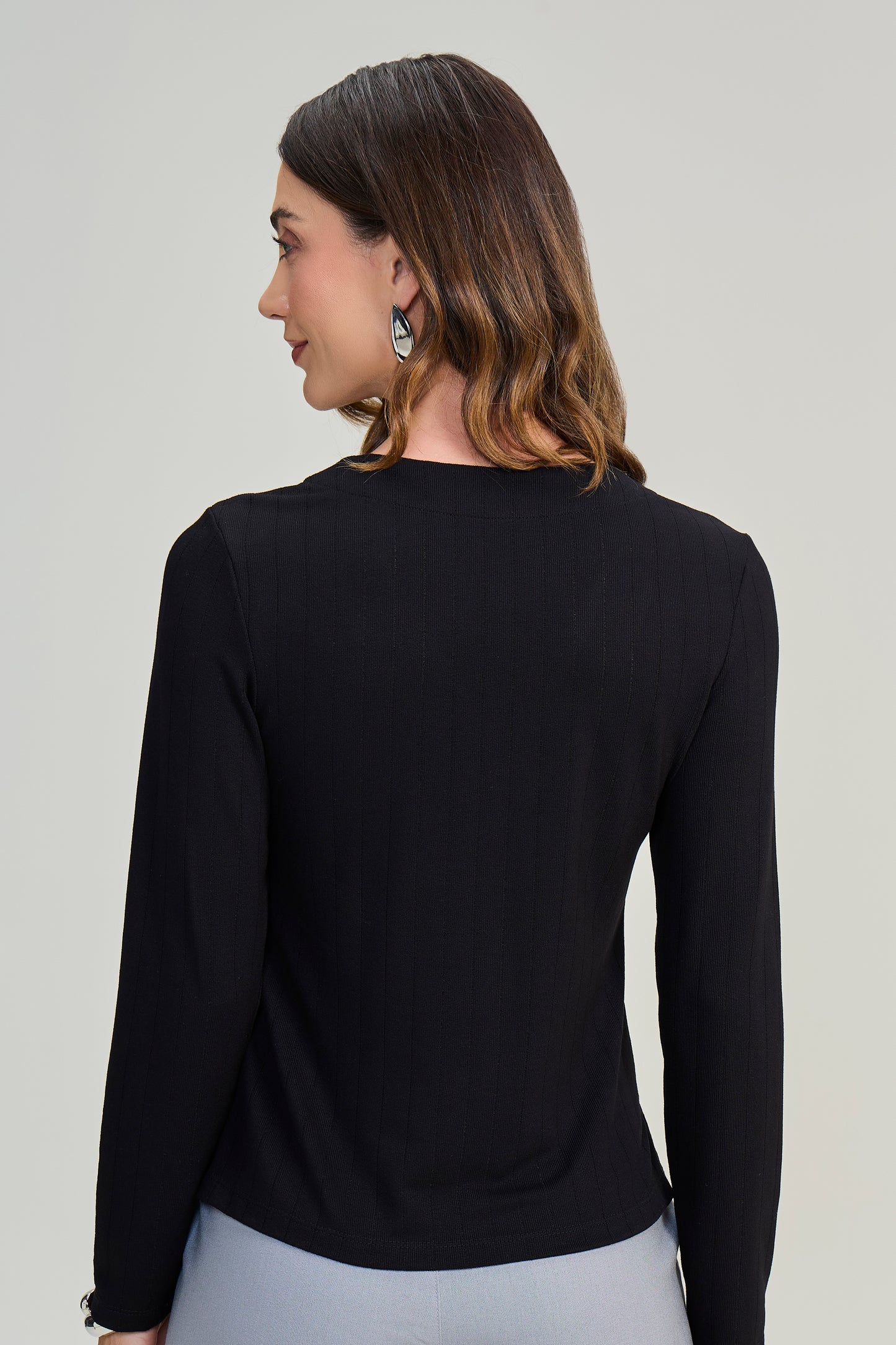 blusa malha canelada manga longa com decote v