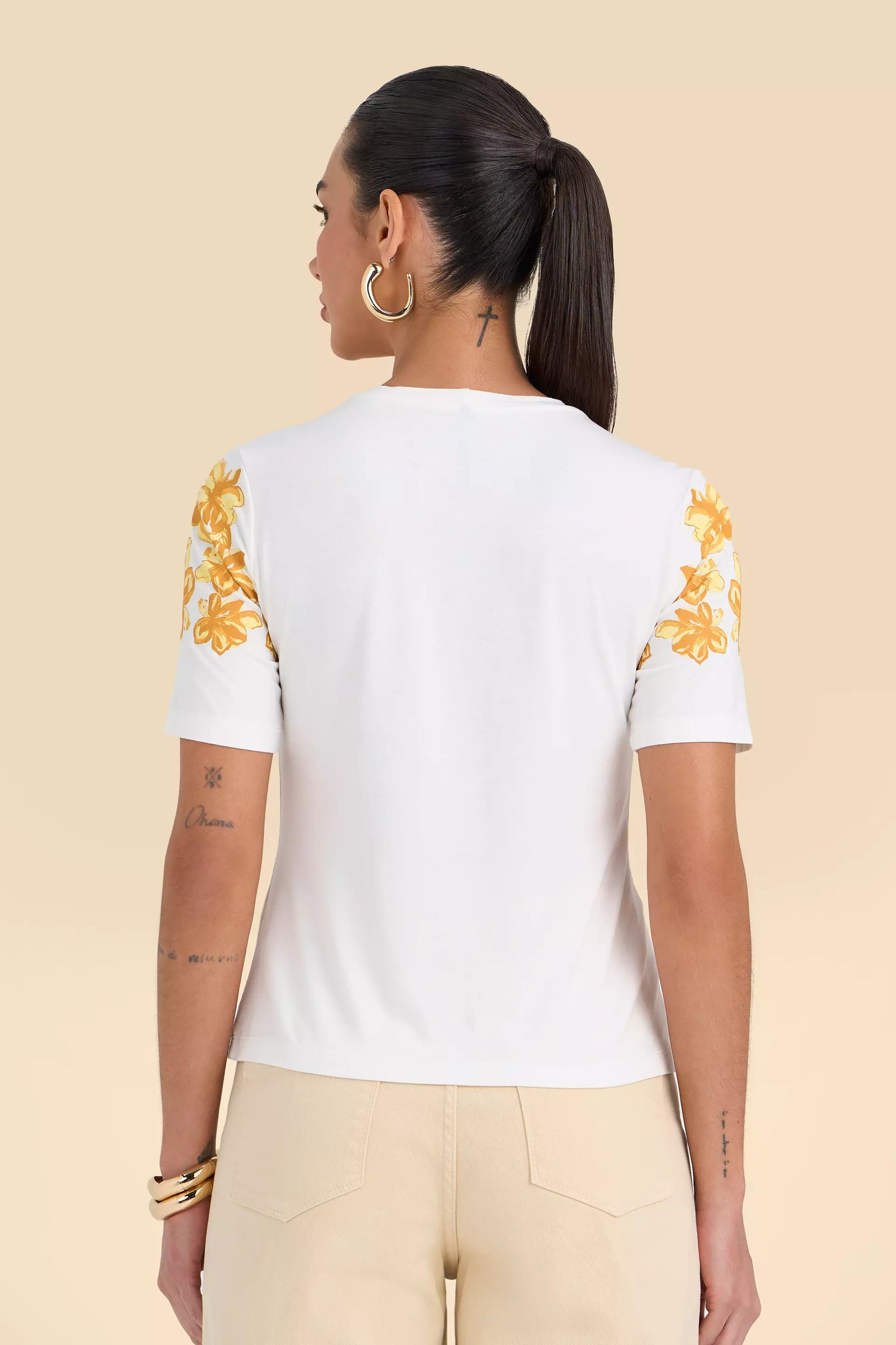 t-shirt malha manga curta estampada floral