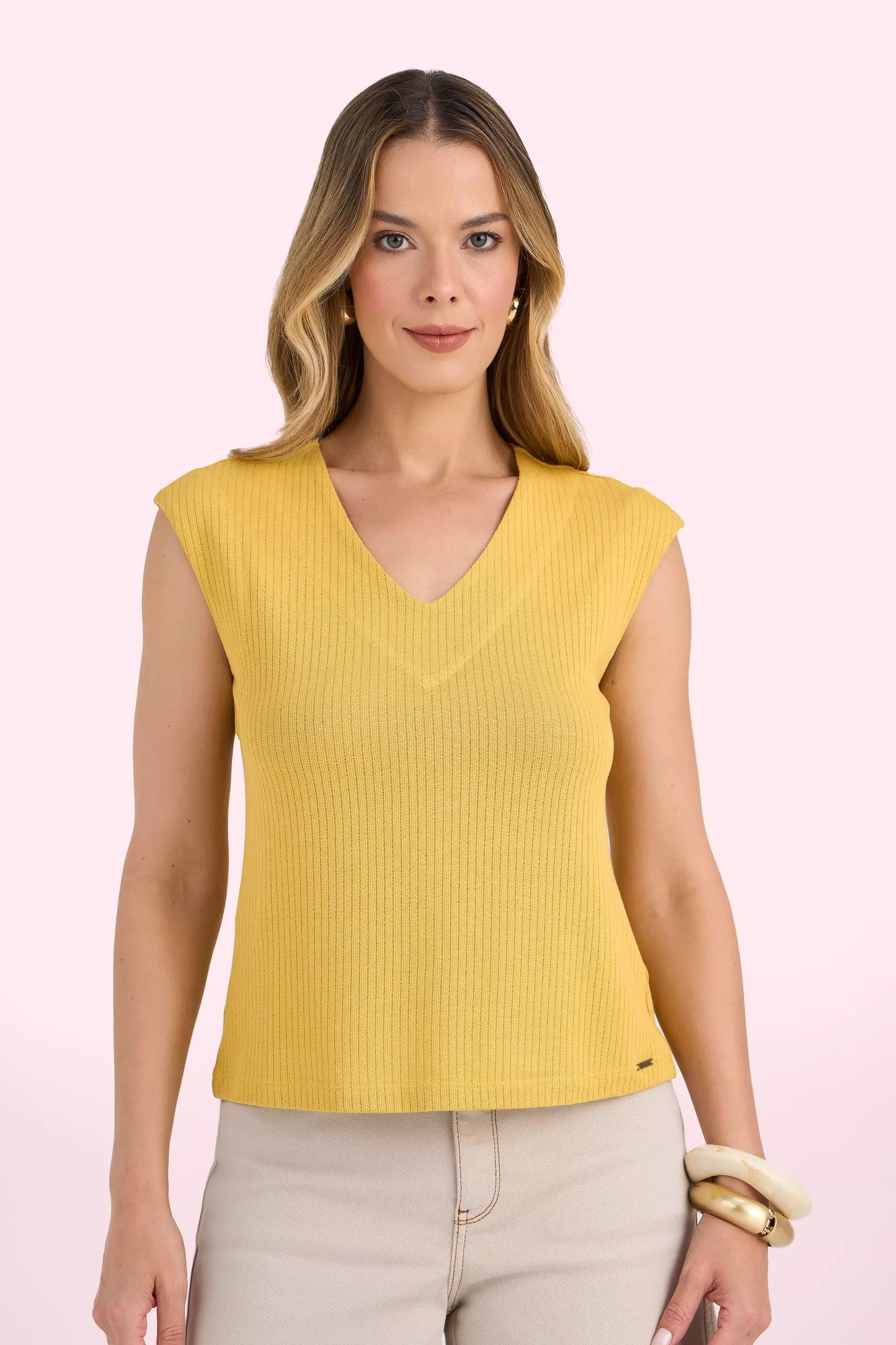 blusa malha canelada sem manga com decote v