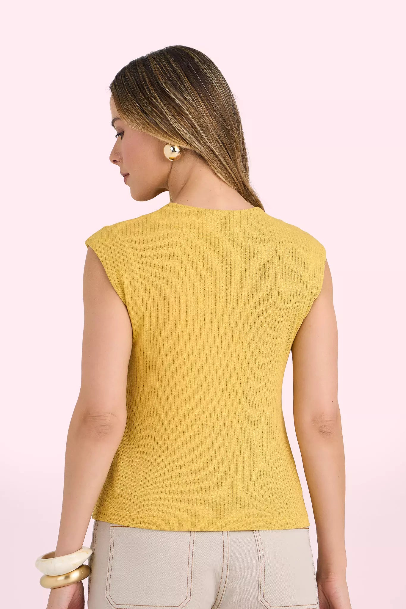 blusa malha canelada sem manga com decote v