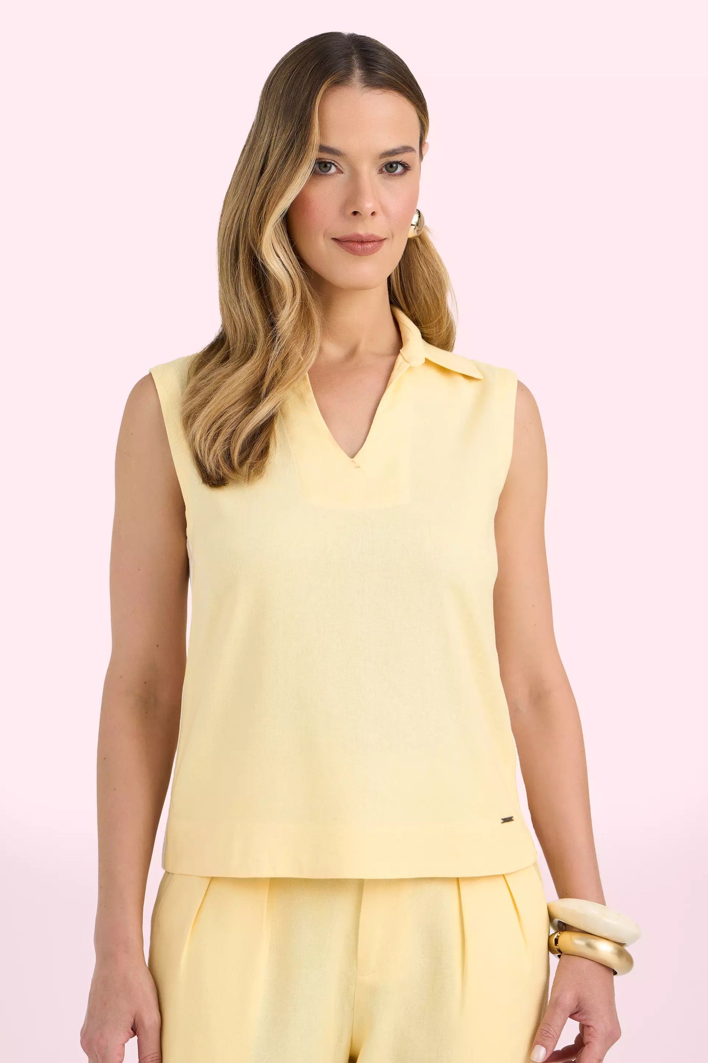 blusa viscose sem manga com gola e mix de tecidos