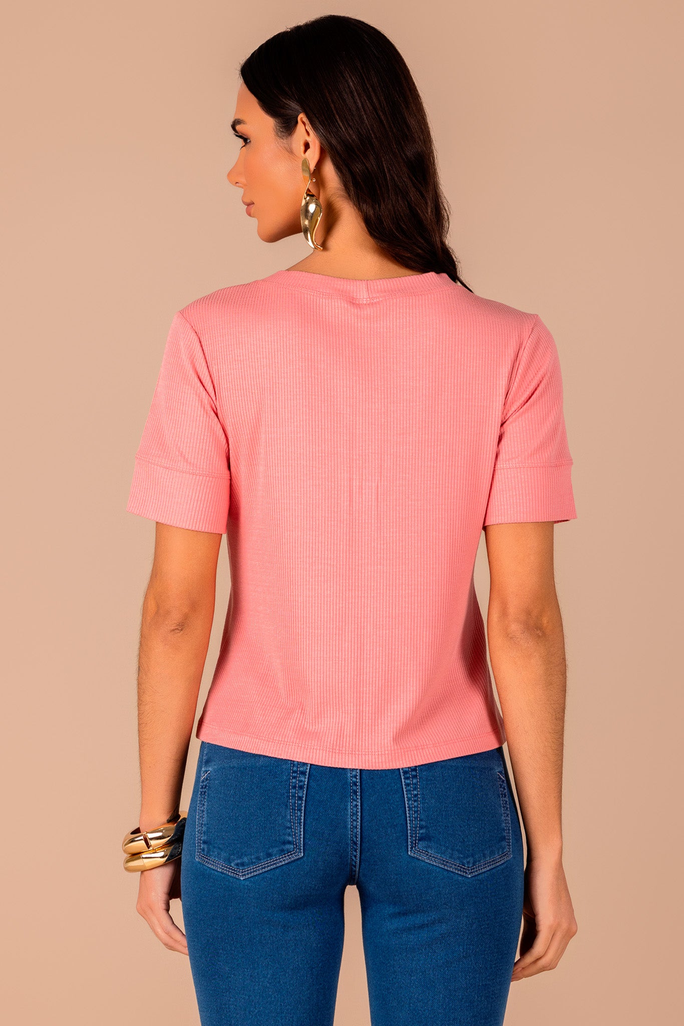 t-shirt malha canelada manga curta com punho