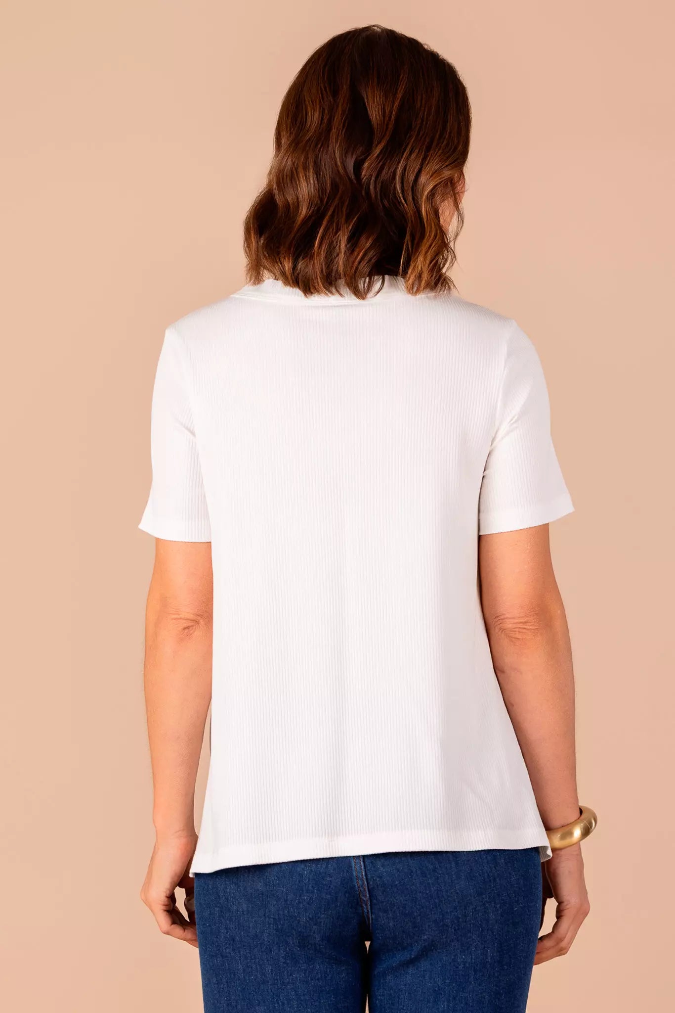 t-shirt malha canelada manga curta com assimetrias