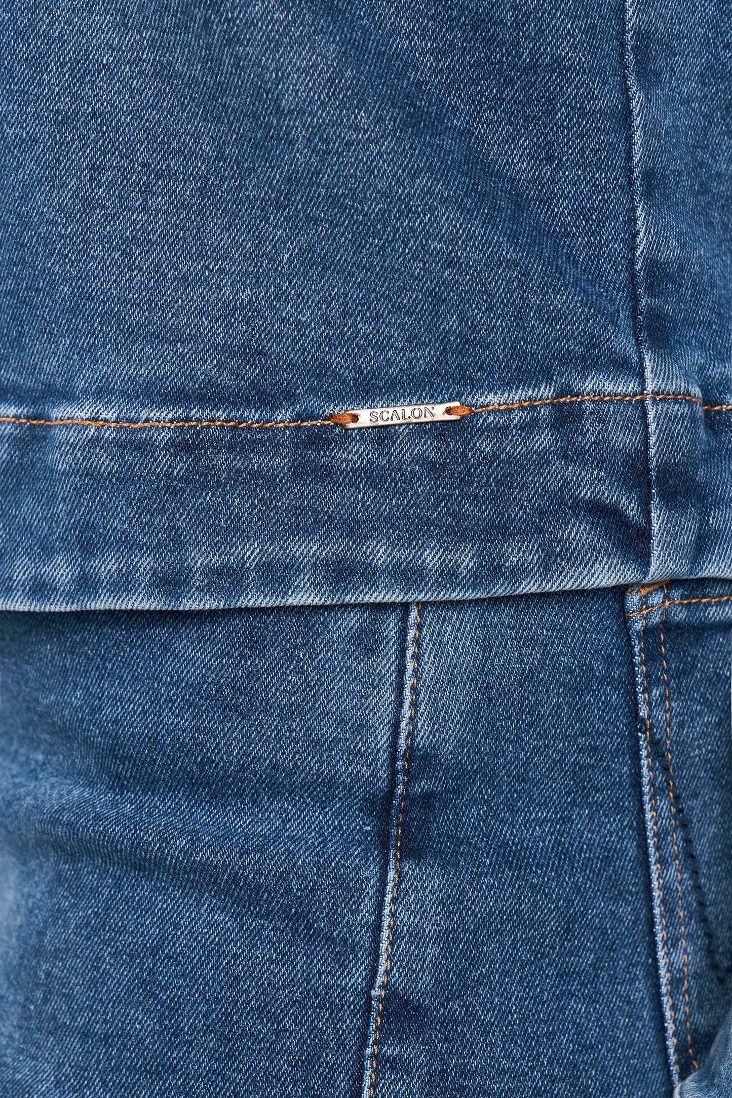 jaqueta jeans manga longa com bolsos sobrepostos