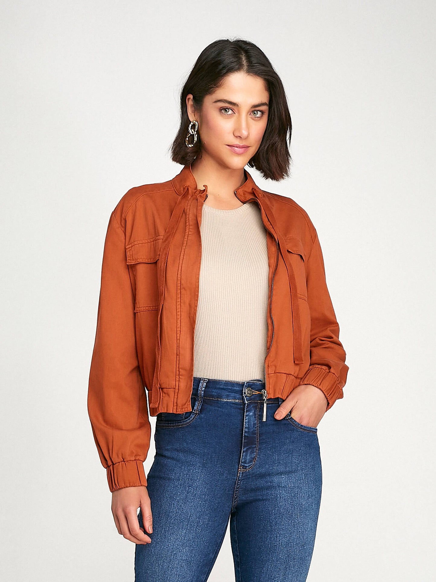 jaqueta sarja bomber com cadarço
