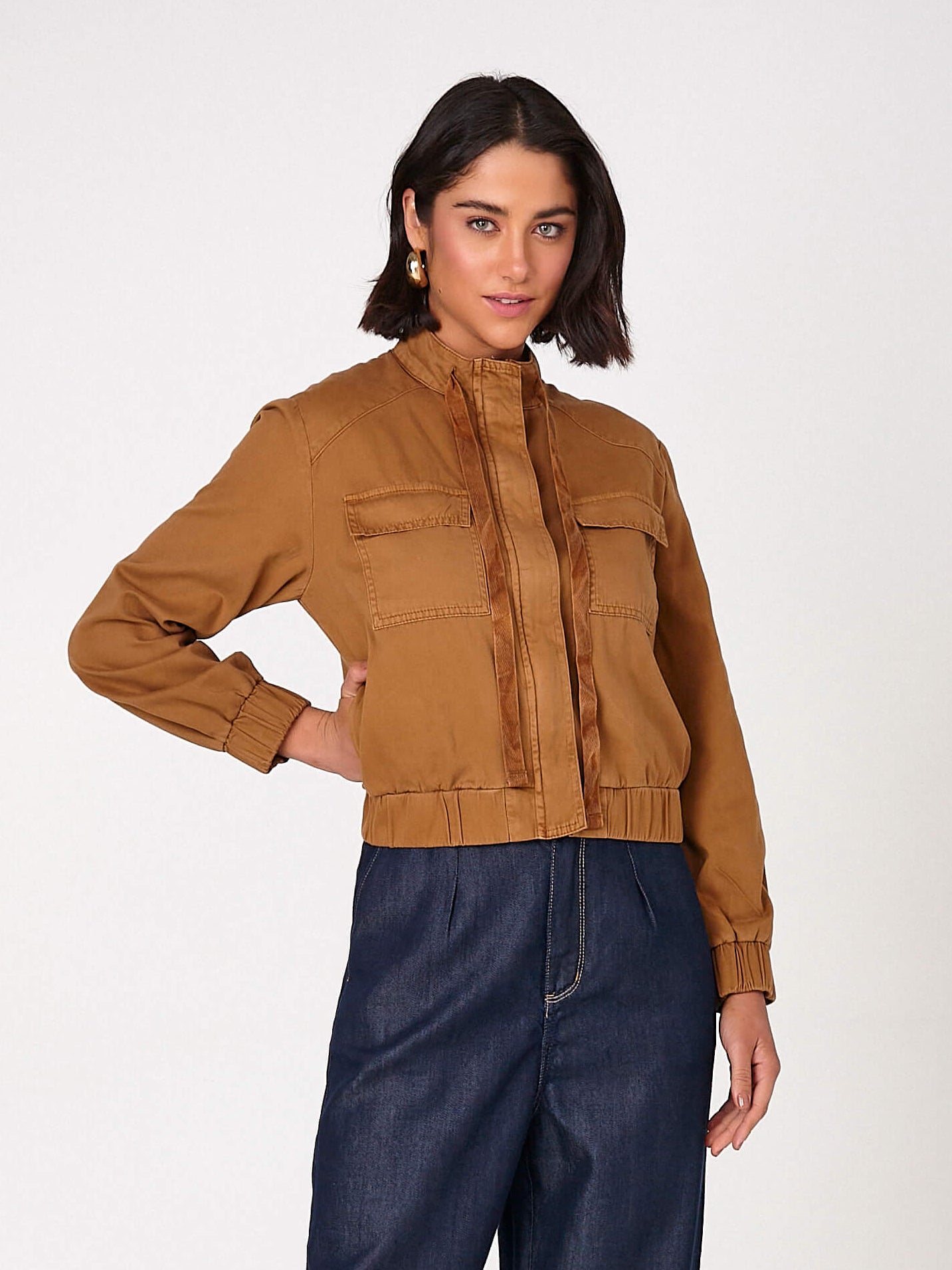 jaqueta sarja bomber com cadarço