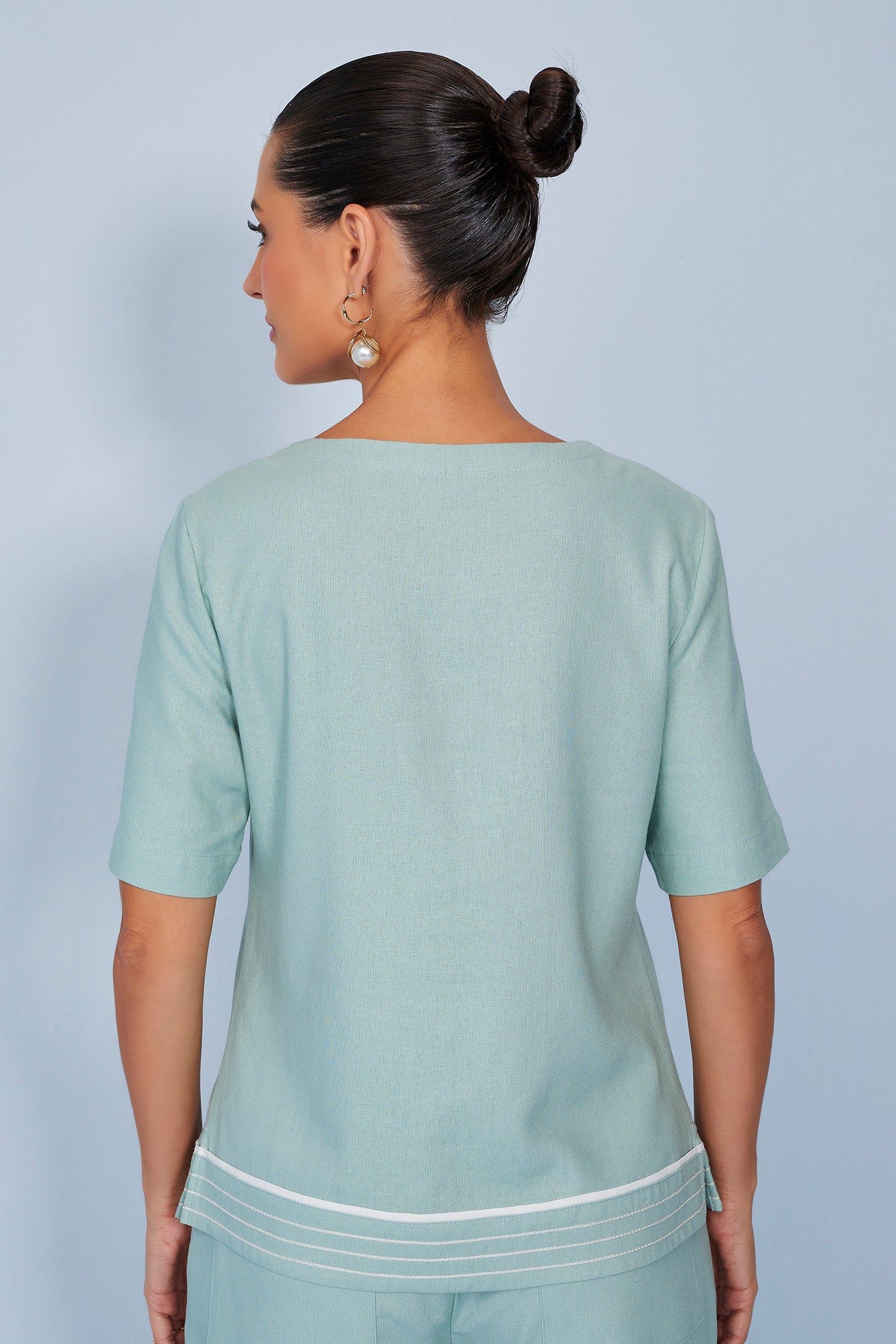 conjunto linho blusa e calça pantcropped com detalhe pespontos