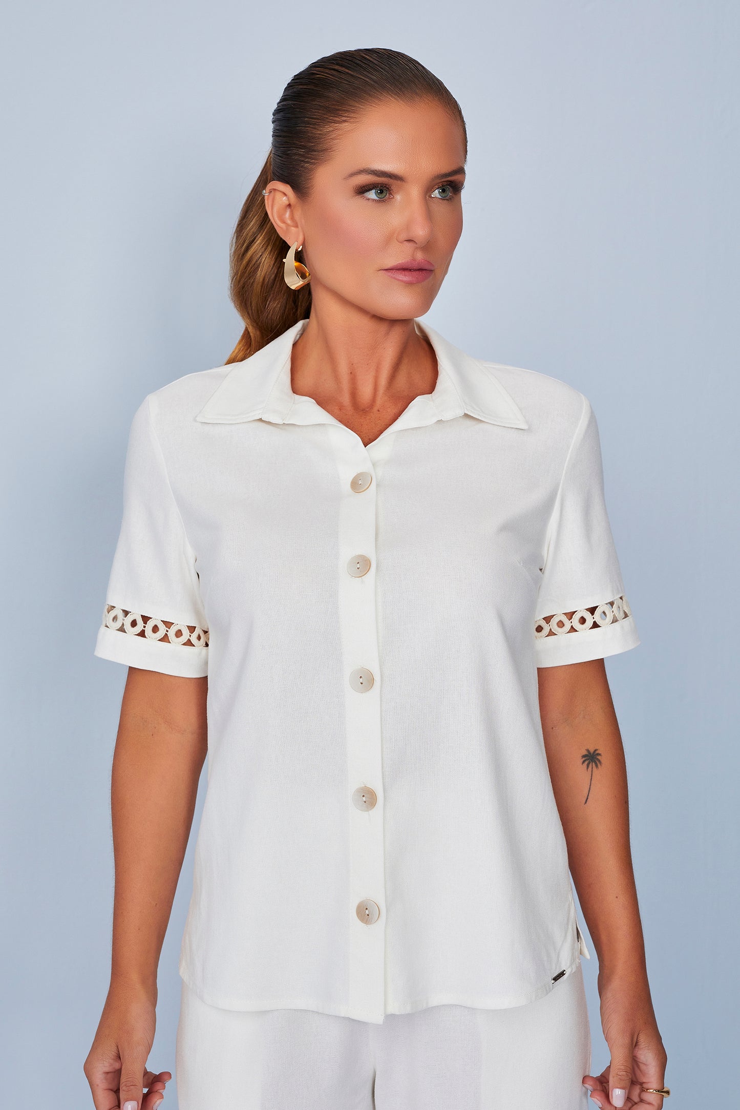 conjunto viscose camisa com entremeio e calça mom cós de elástico